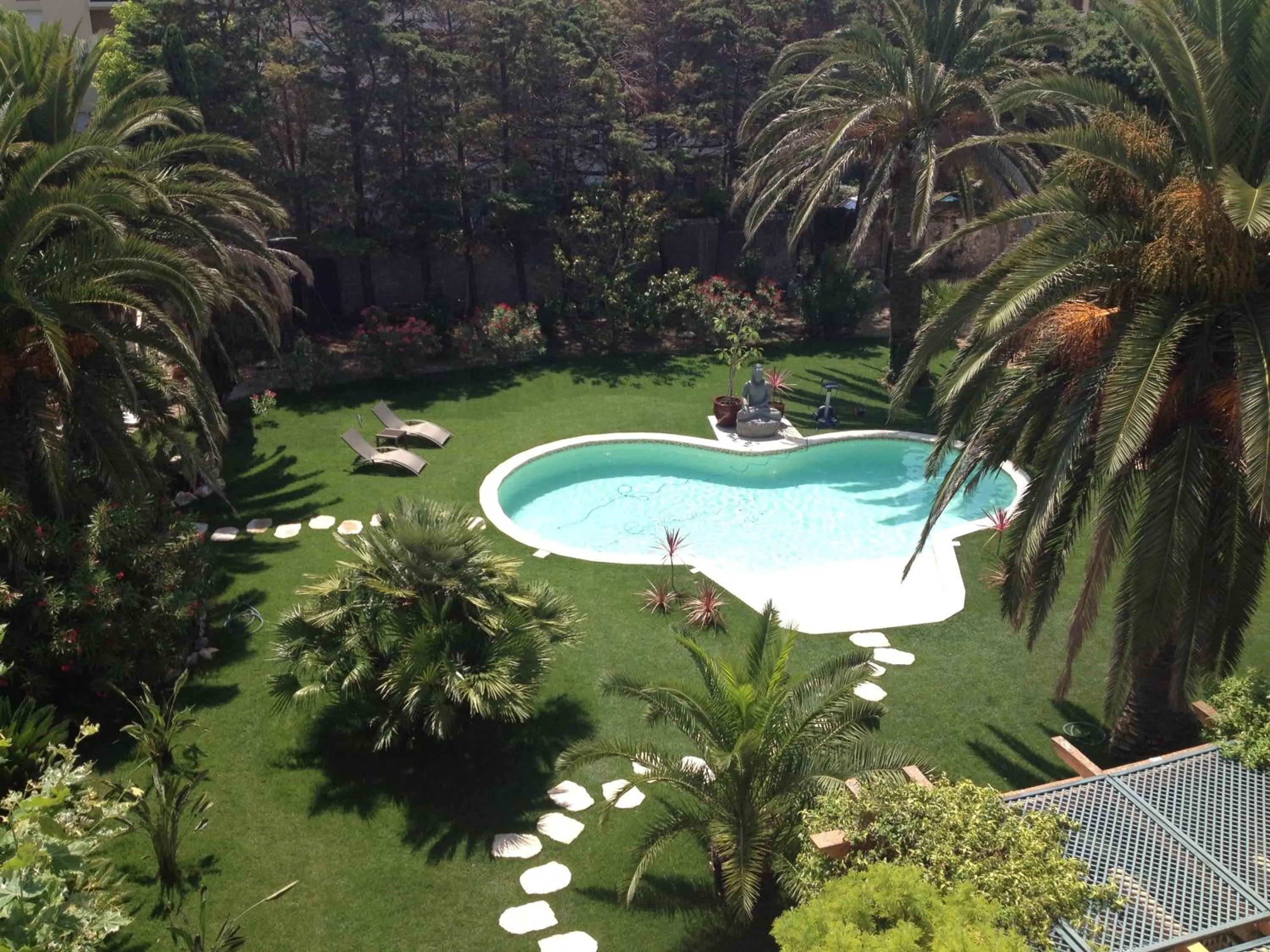Swimming pool in Villa Valflor chambres d'hôtes et appartements