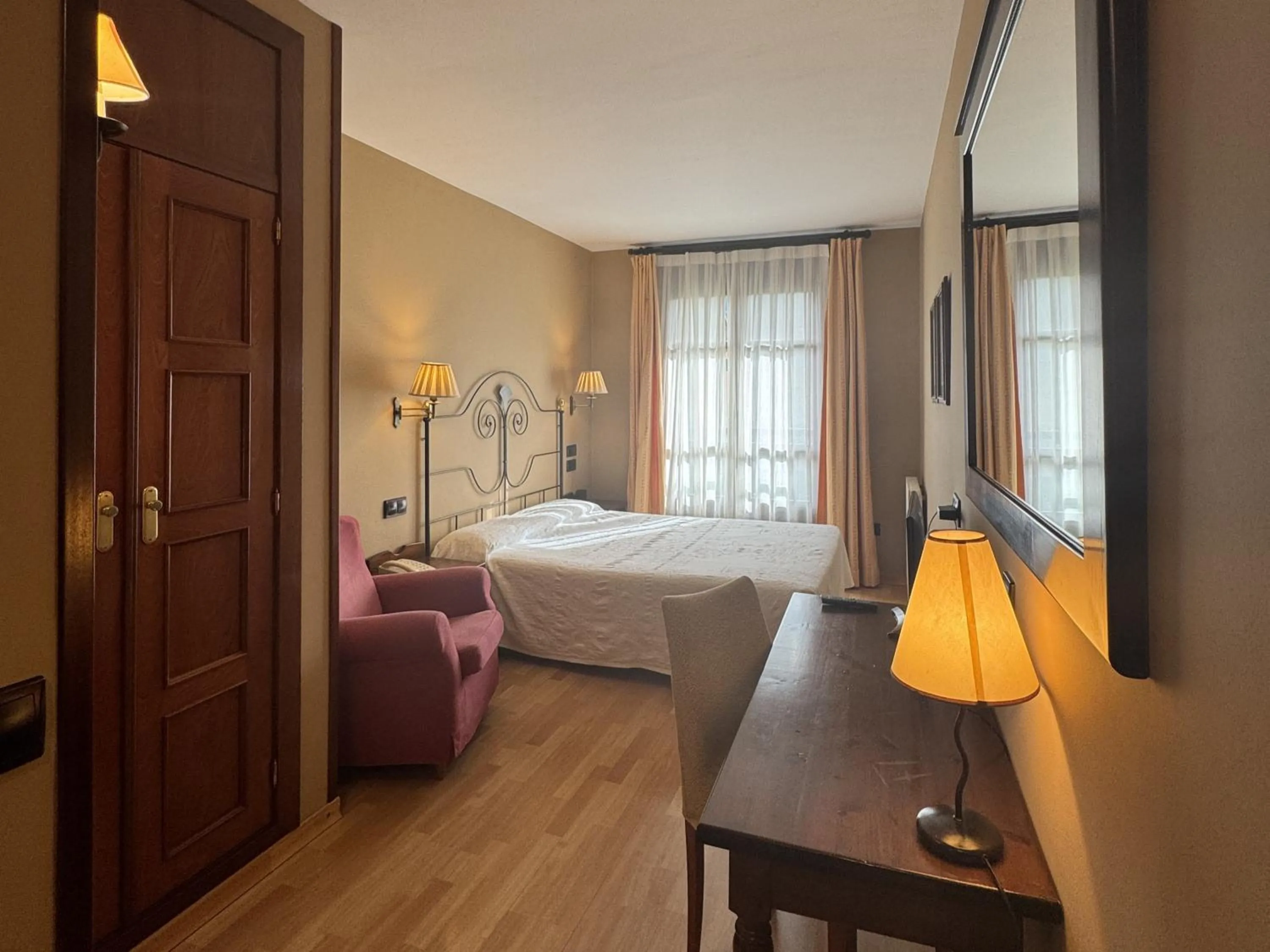 Photo of the whole room, Bed in Hotel Cotiella