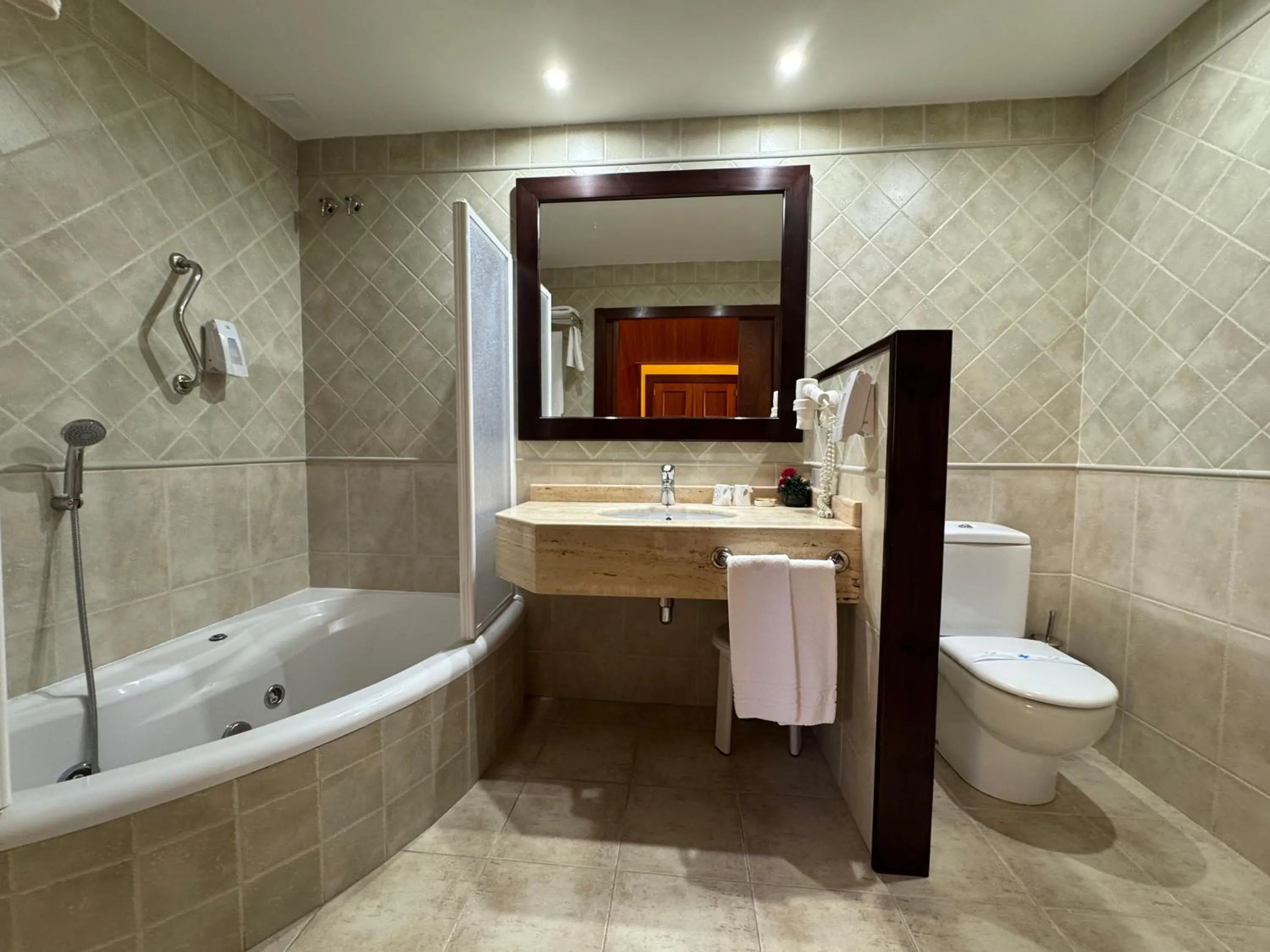 Bathroom in Hotel Cotiella