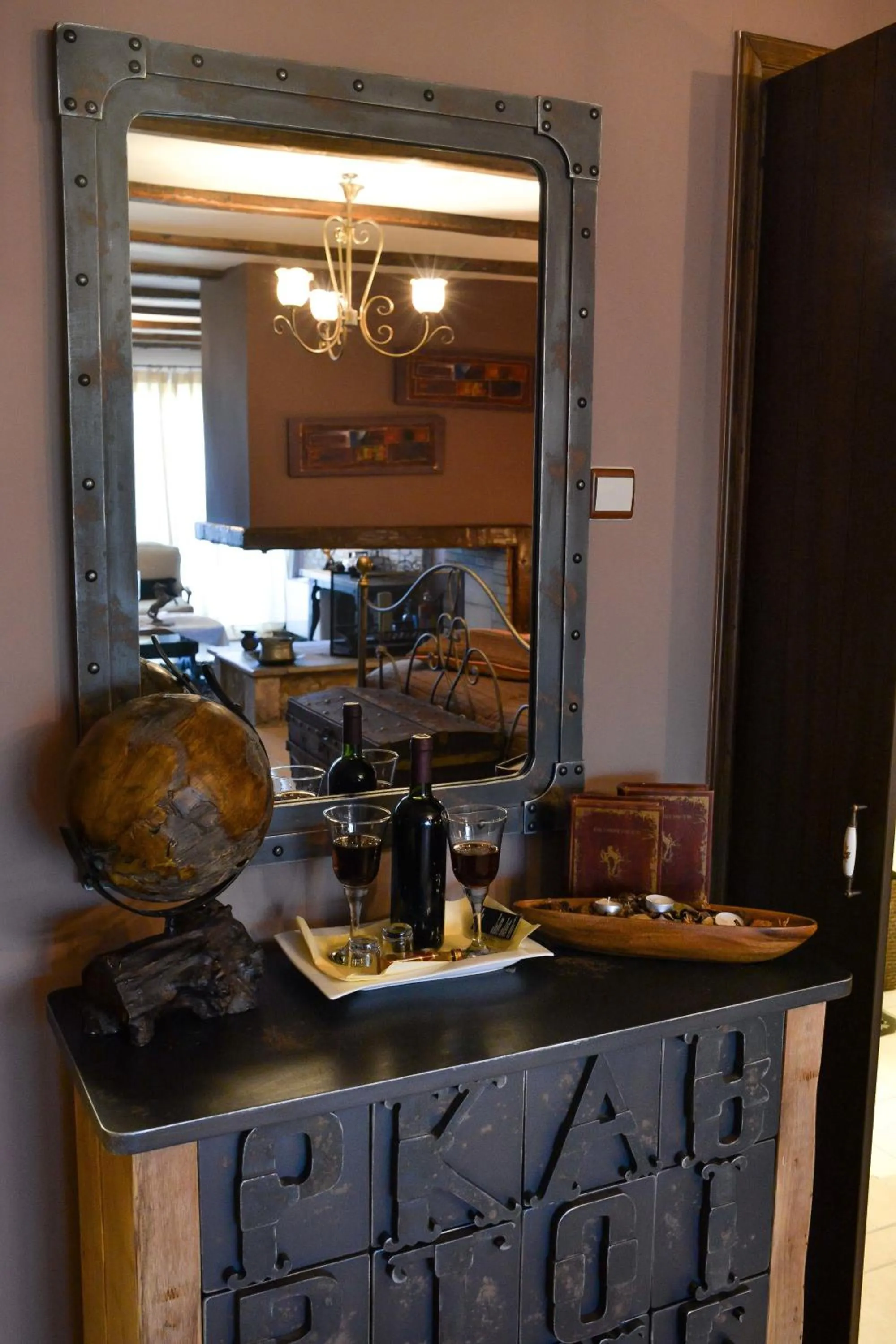 Decorative detail in Vathyskia Guesthouse