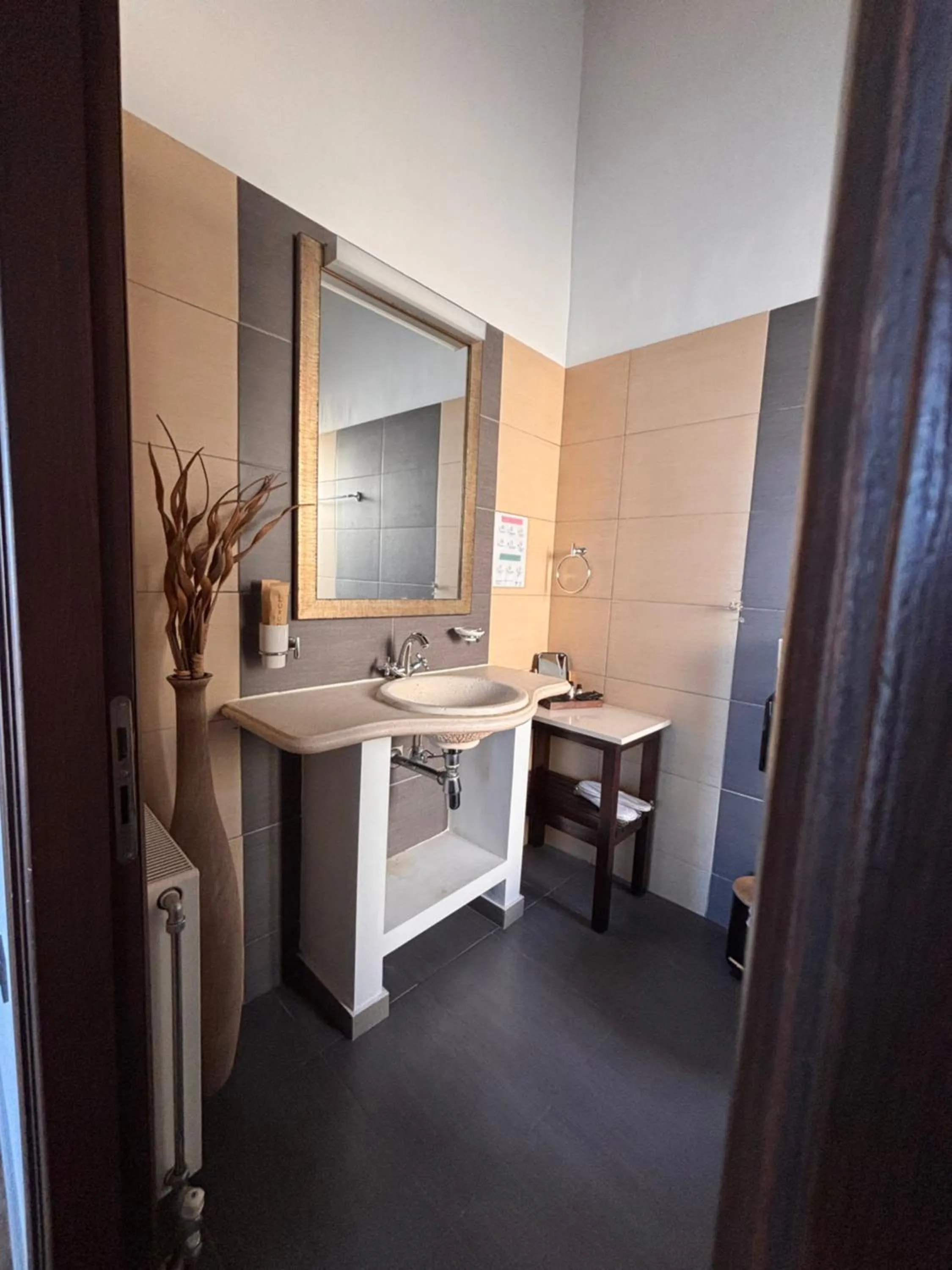 Toilet in Vathyskia Guesthouse