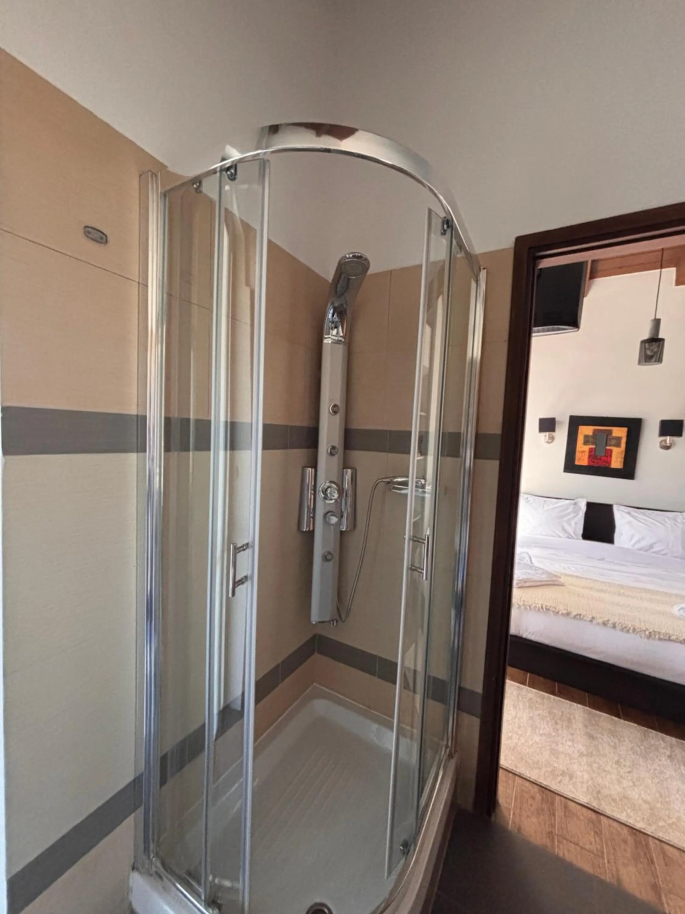 Shower in Vathyskia Guesthouse