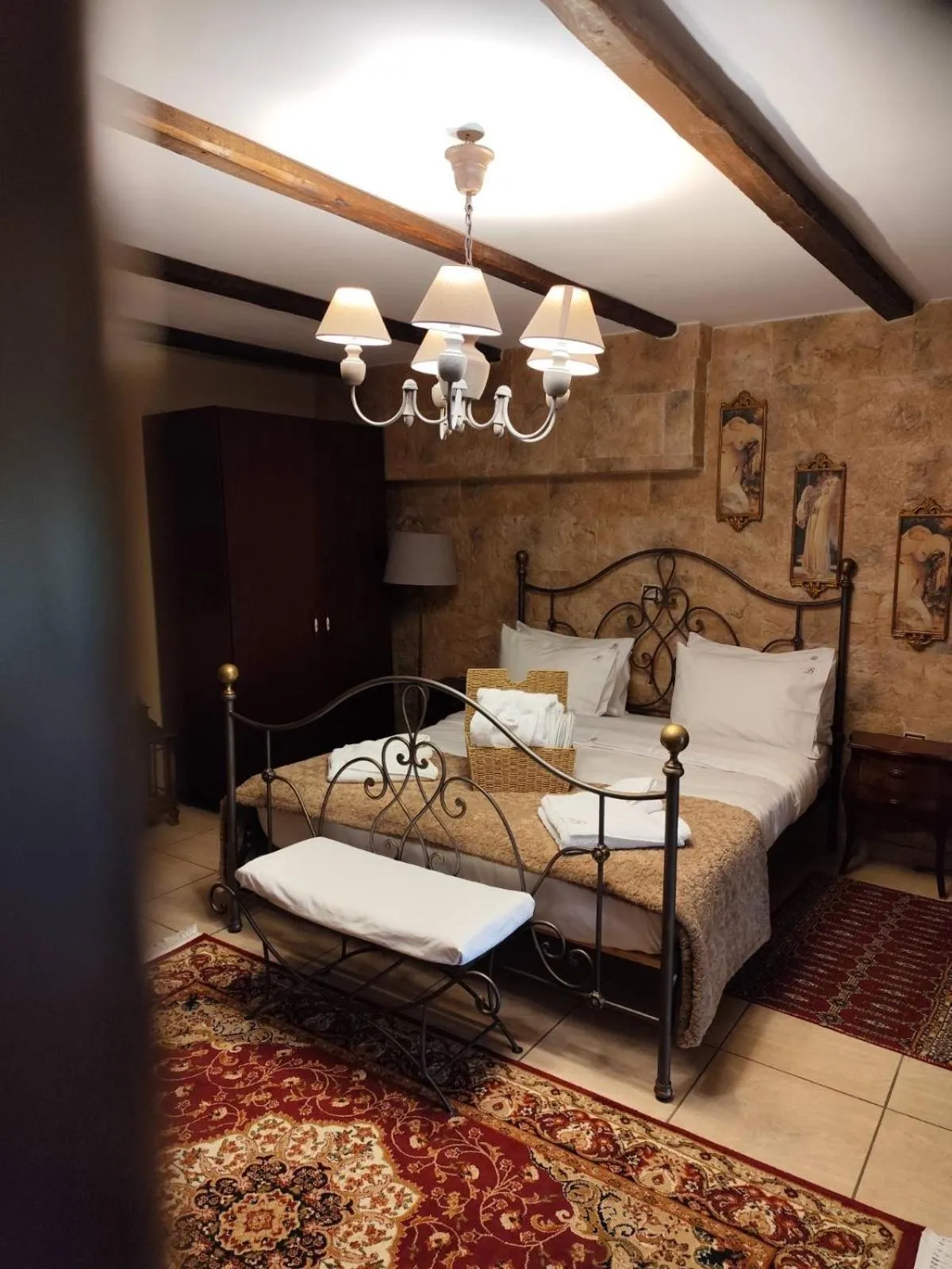 Bed in Vathyskia Guesthouse