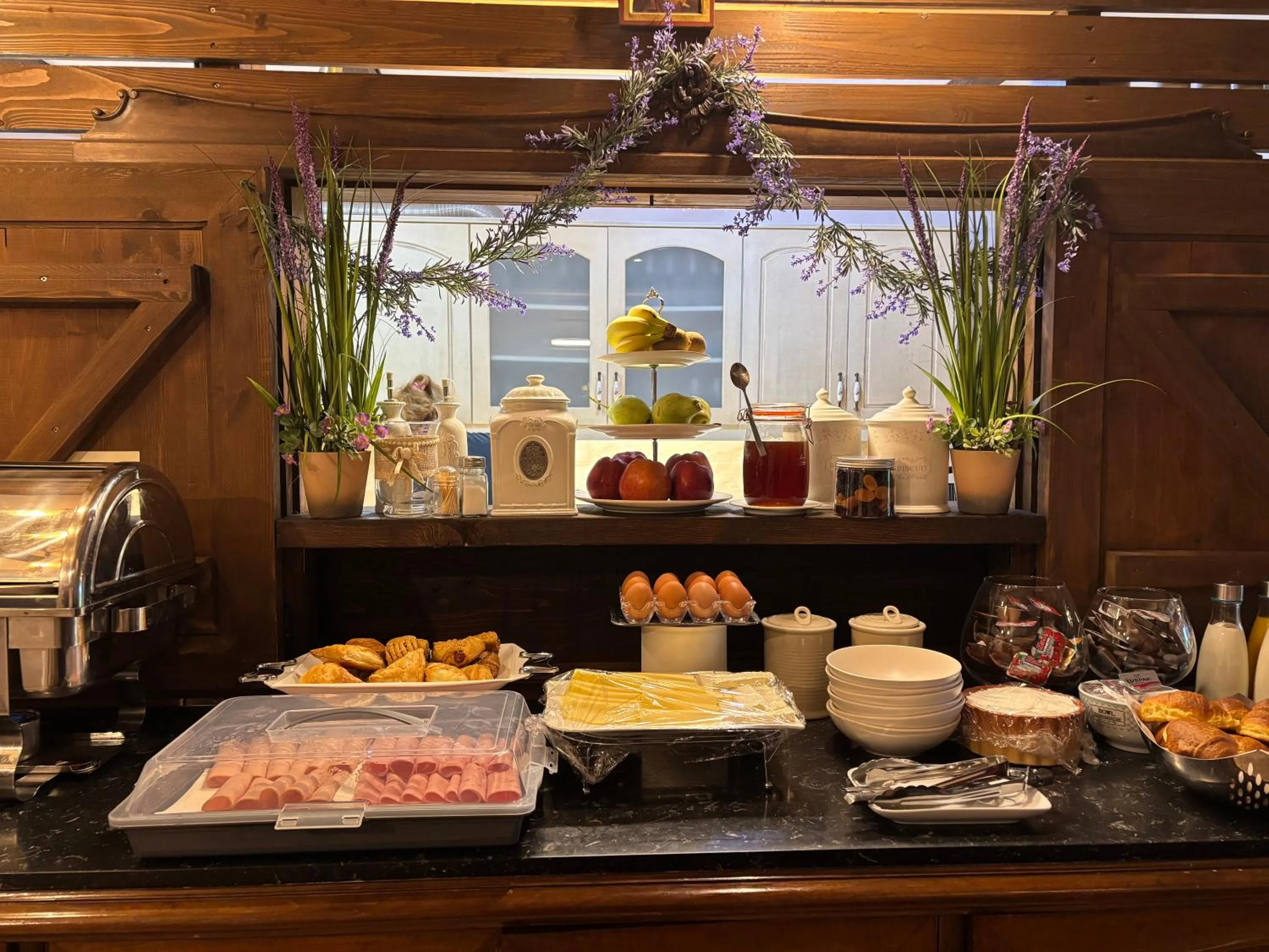 Breakfast in Vathyskia Guesthouse