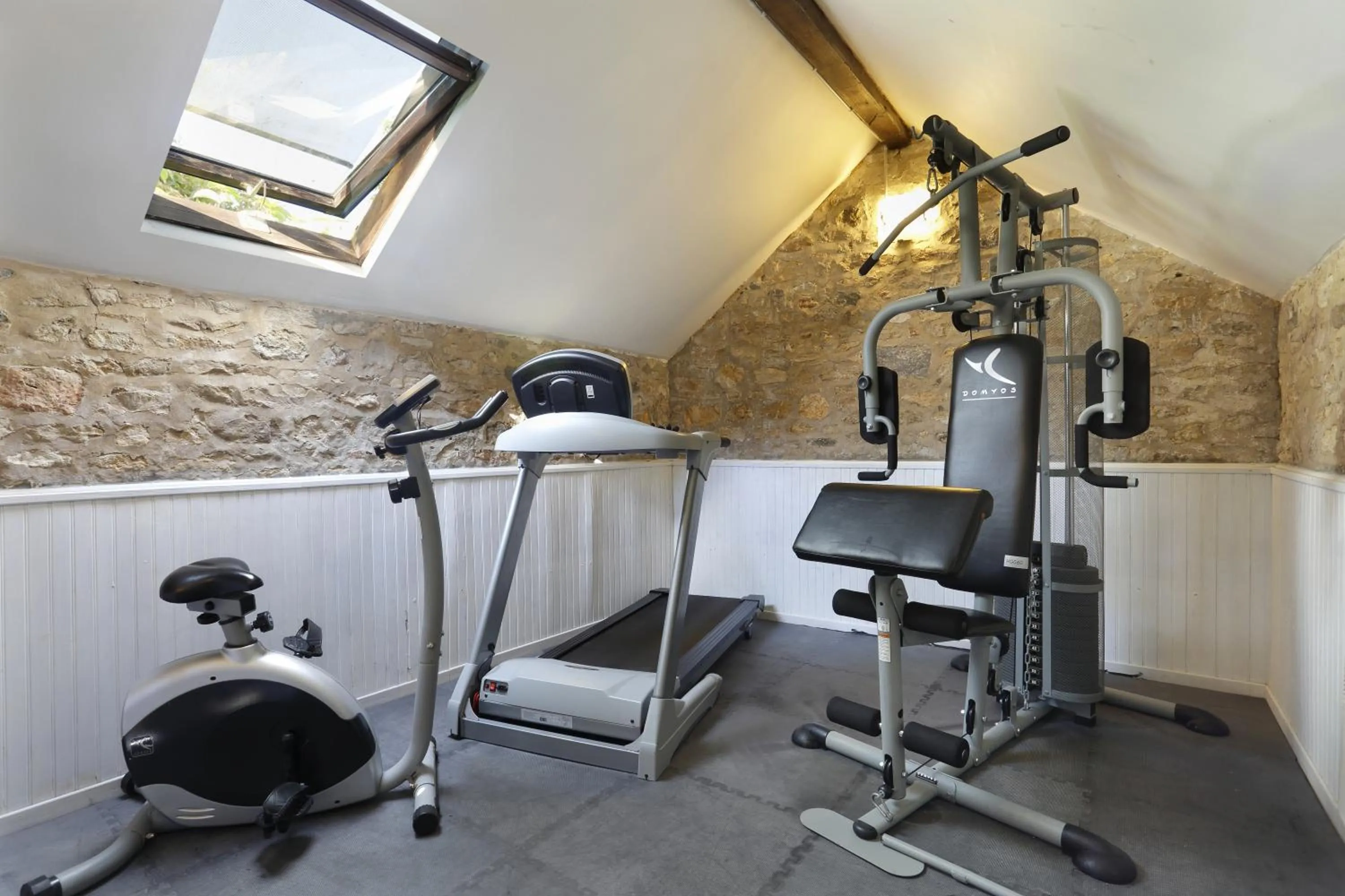 Fitness centre/facilities in Hôtel Les Tilleuls, Bourges