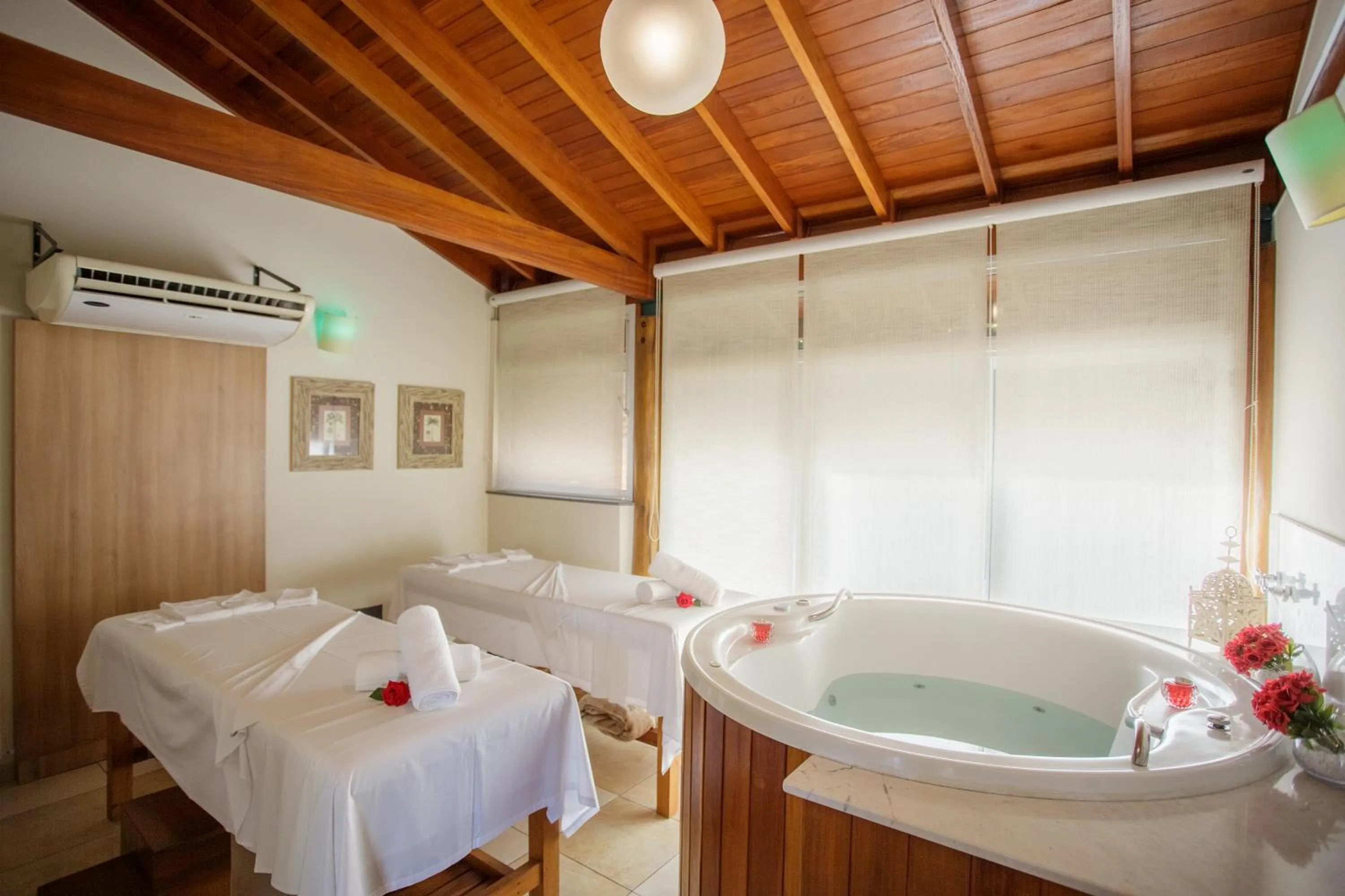 Hot Tub in LS Villas Hotel & Spa