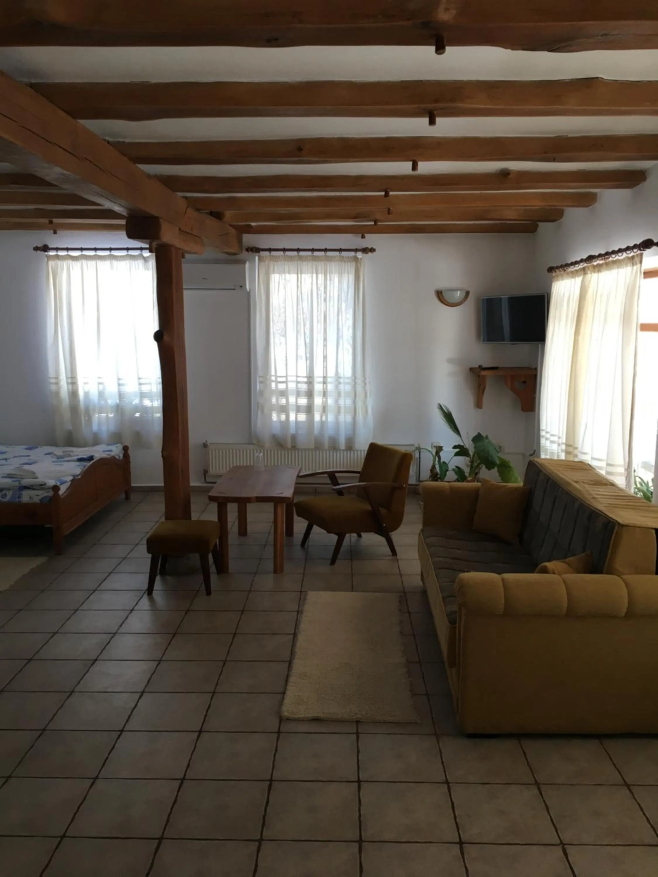 TV and multimedia in Hotel Pri Chakara