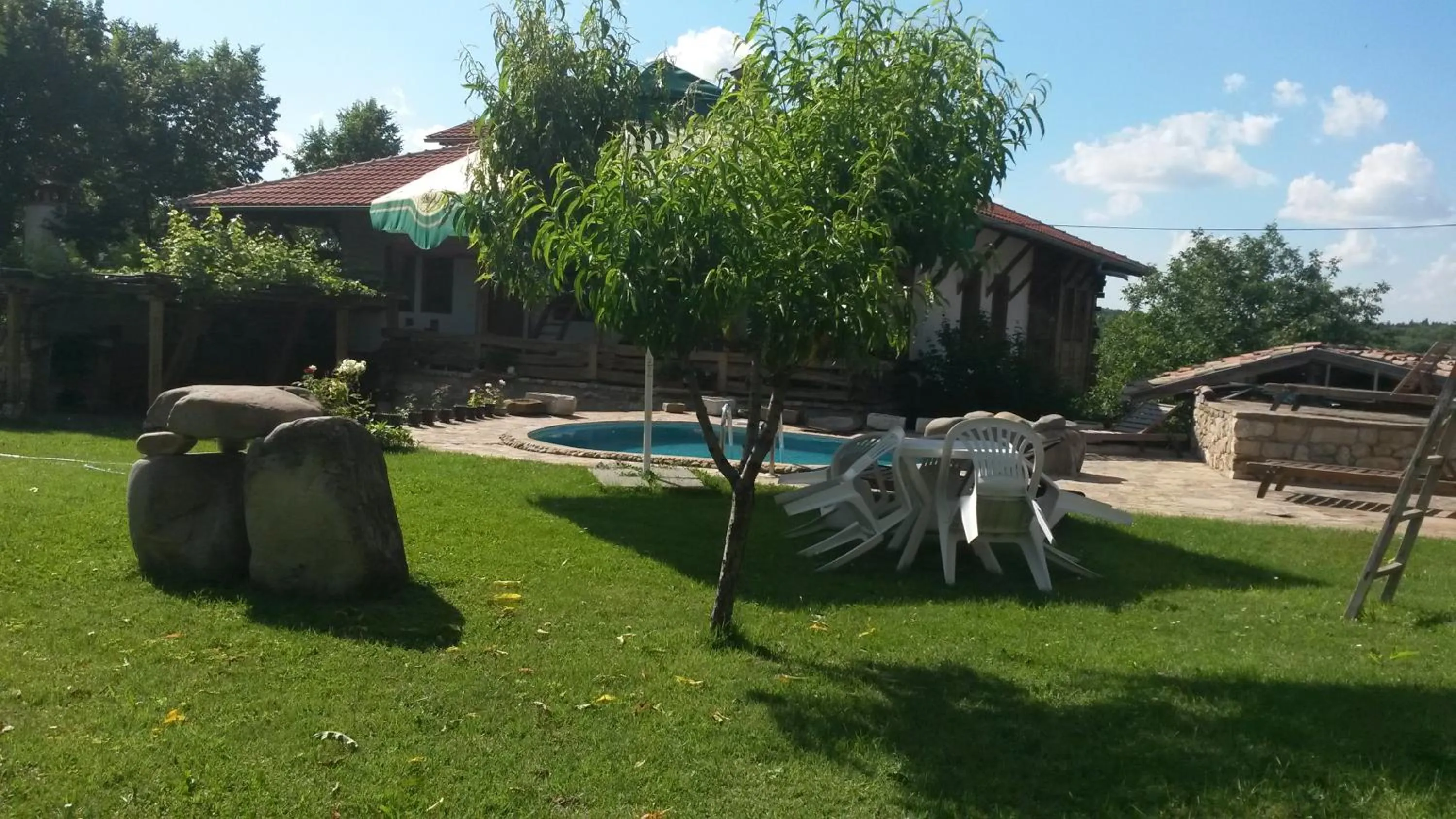 Swimming pool in Hotel Pri Chakara