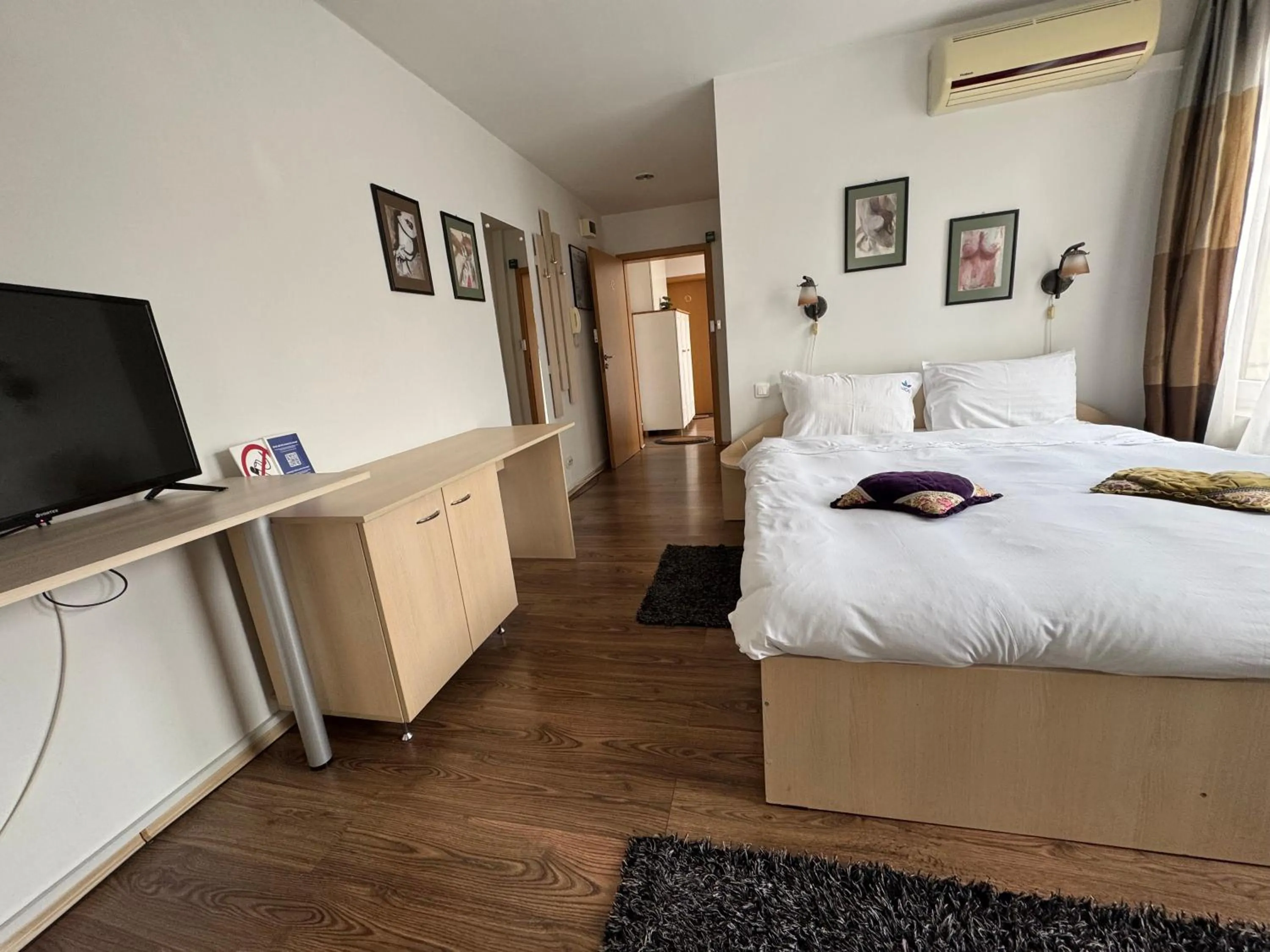 Bed in Lucas 10 Apartments