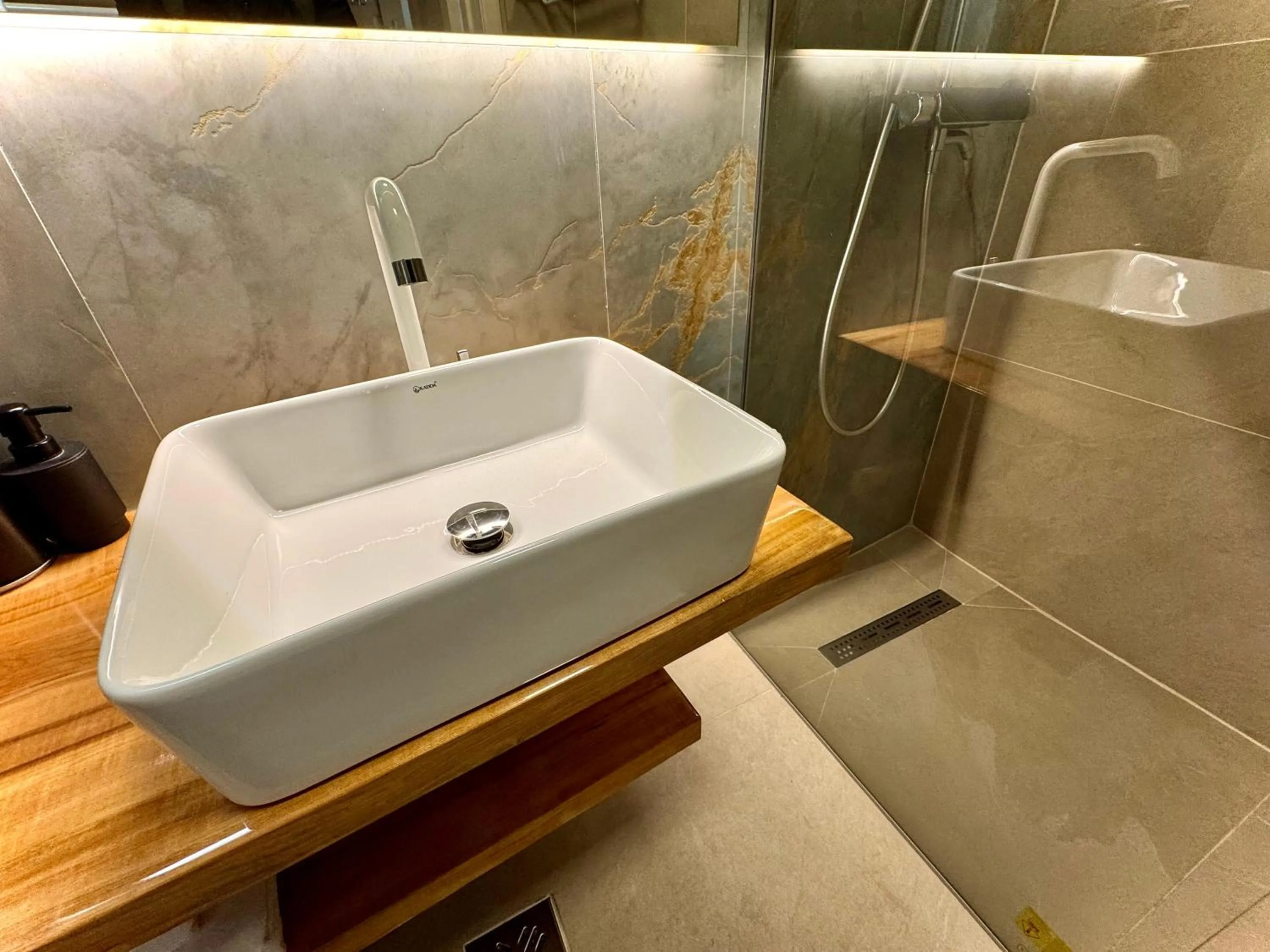 Bathroom in Lucas 10 Apartments