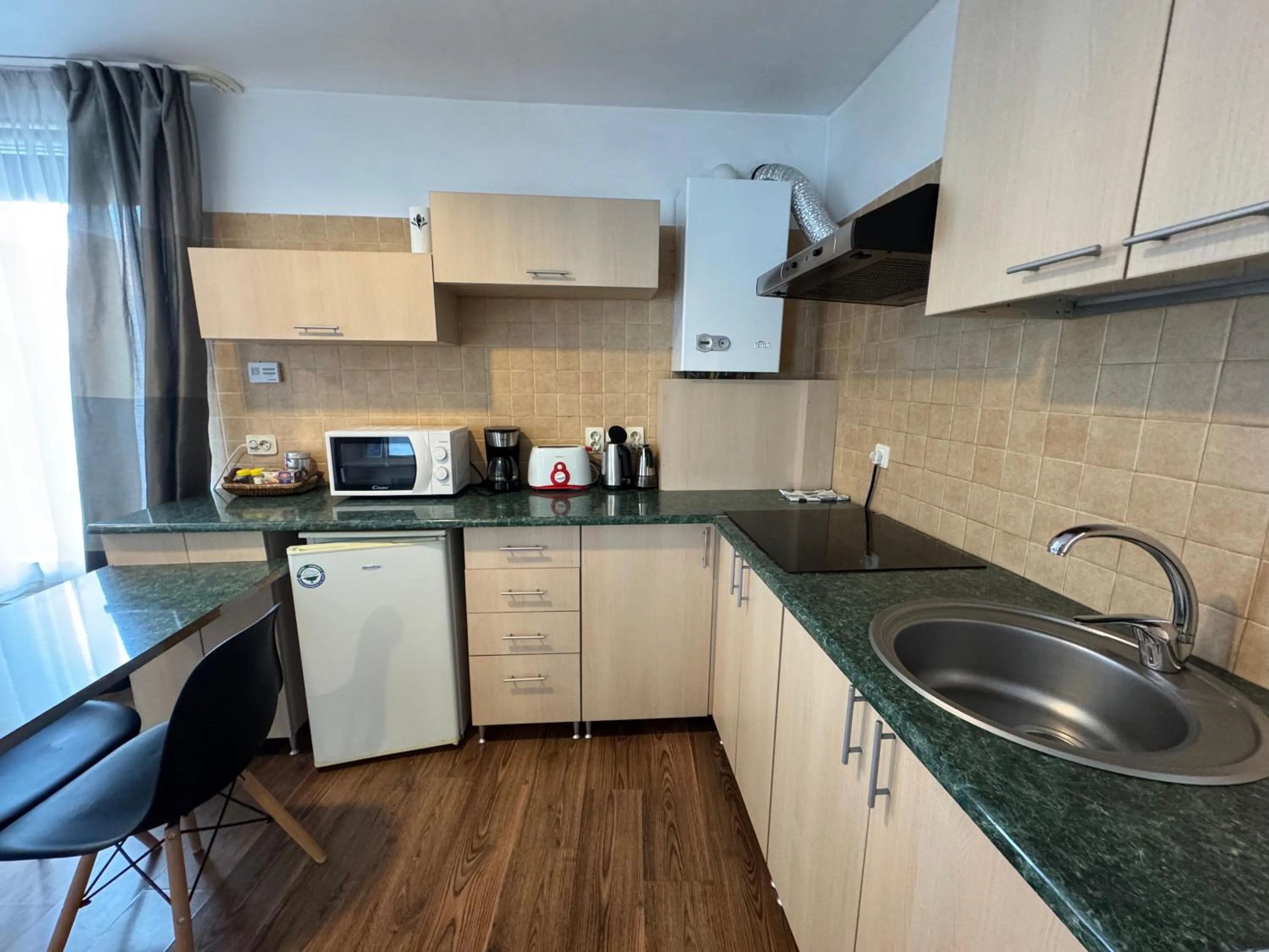 Kitchen or kitchenette in Lucas 10 Apartments