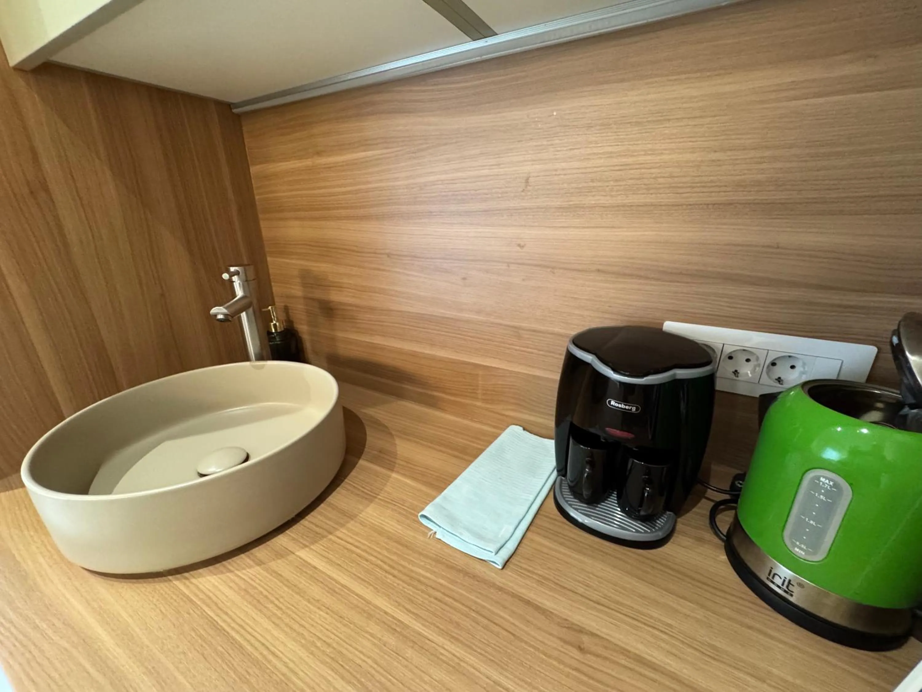 Coffee/tea facilities in Lucas 10 Apartments