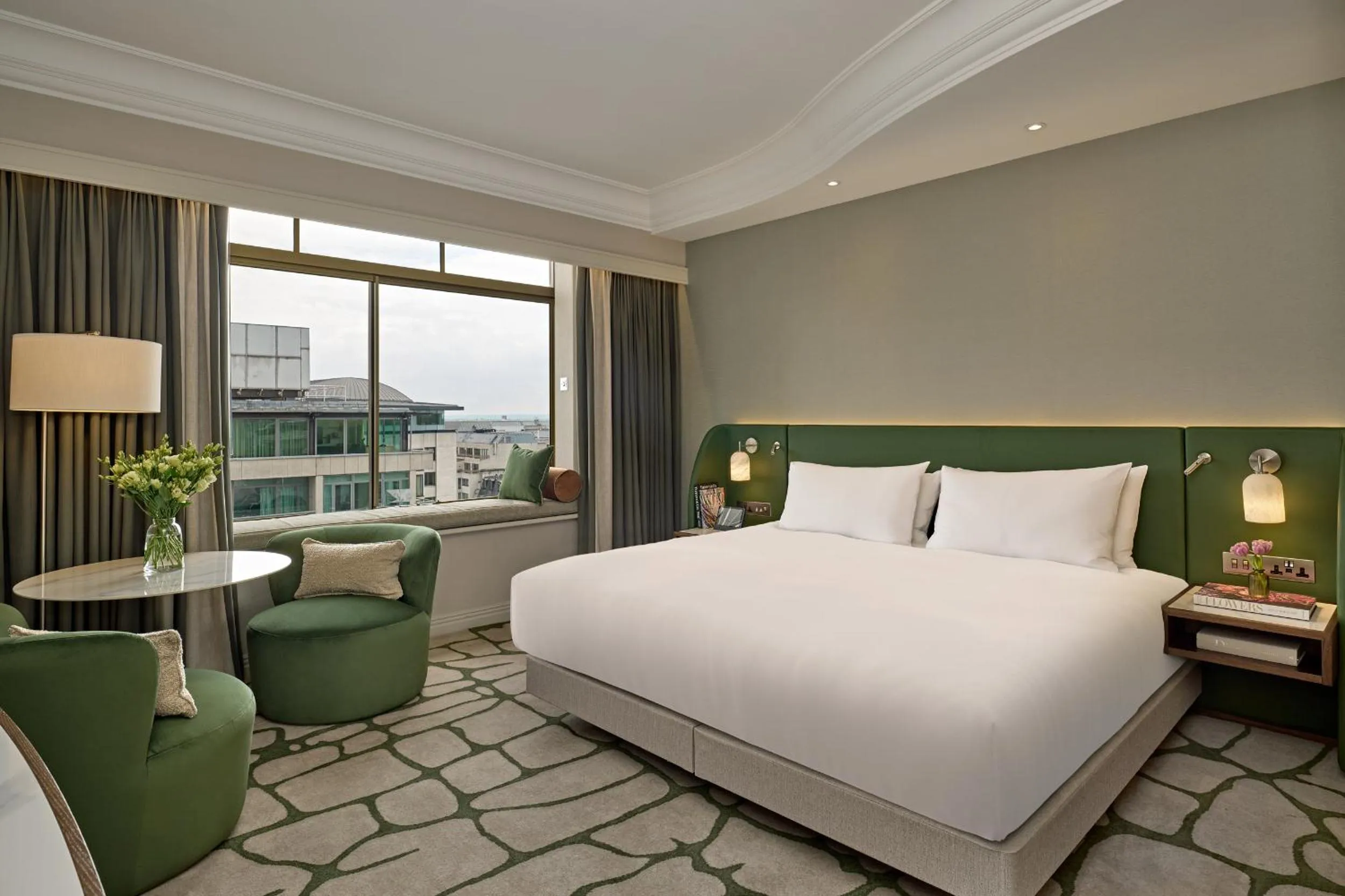 Bedroom, Bed in London Hilton on Park Lane