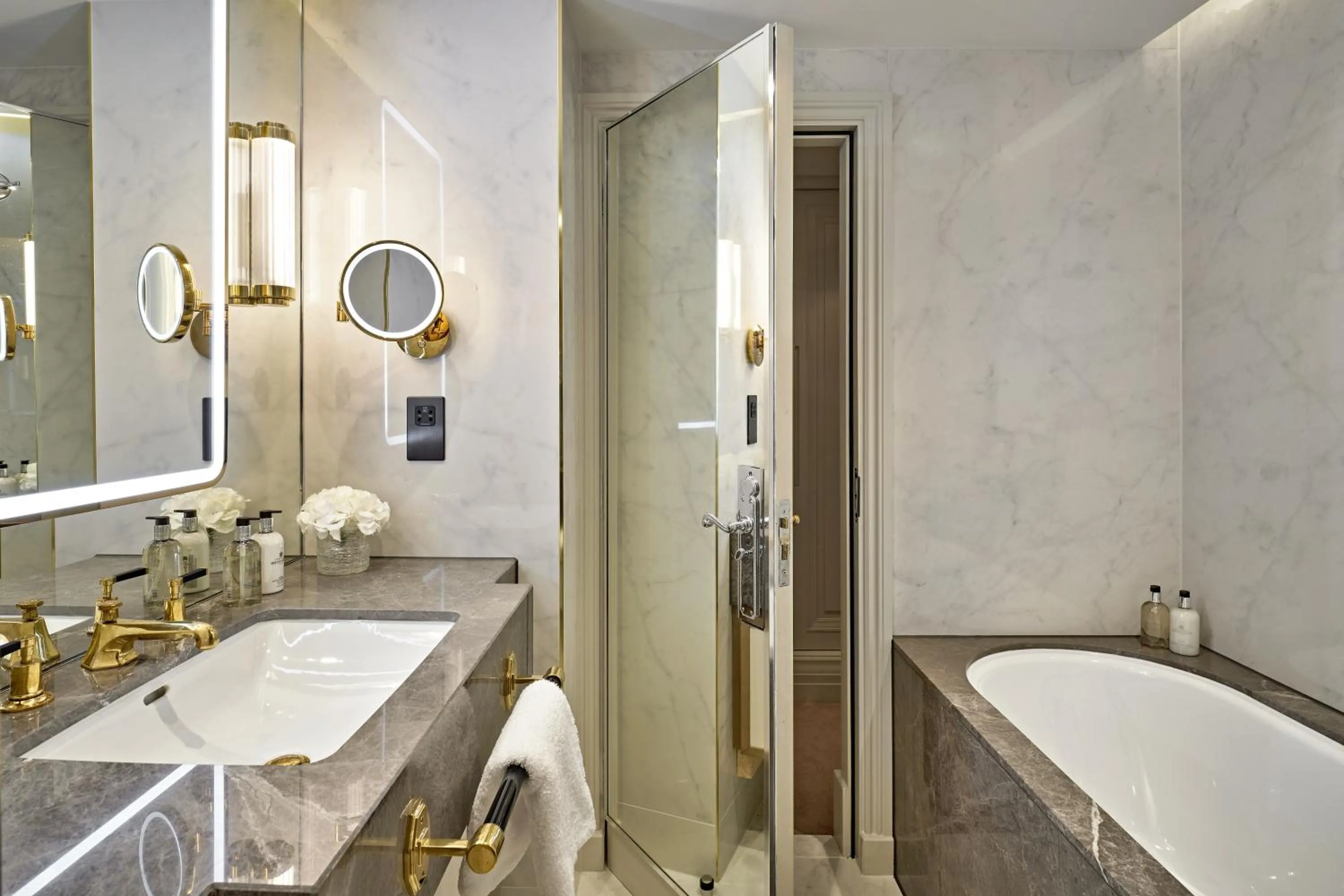 Bathroom in London Hilton on Park Lane