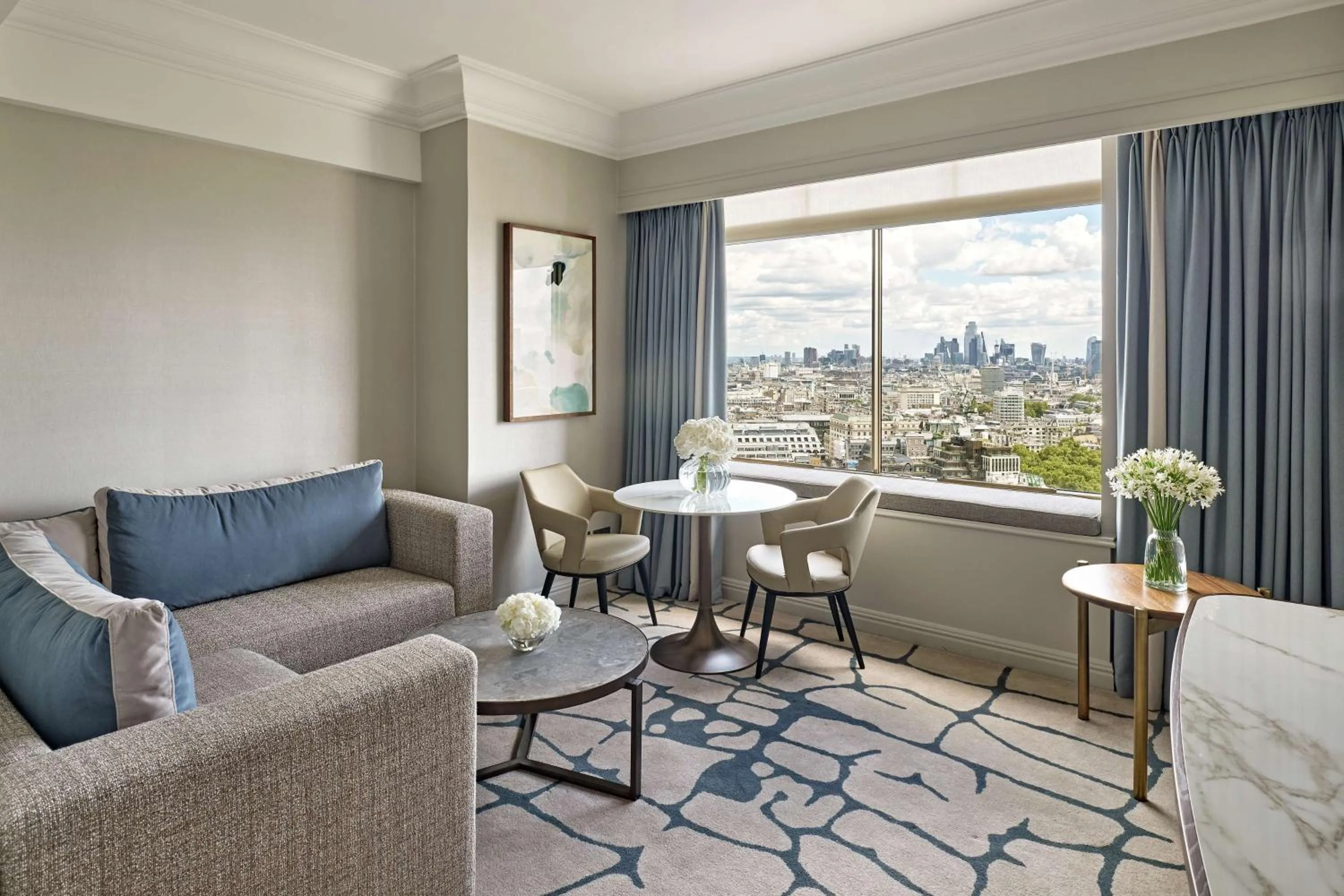 Living room in London Hilton on Park Lane