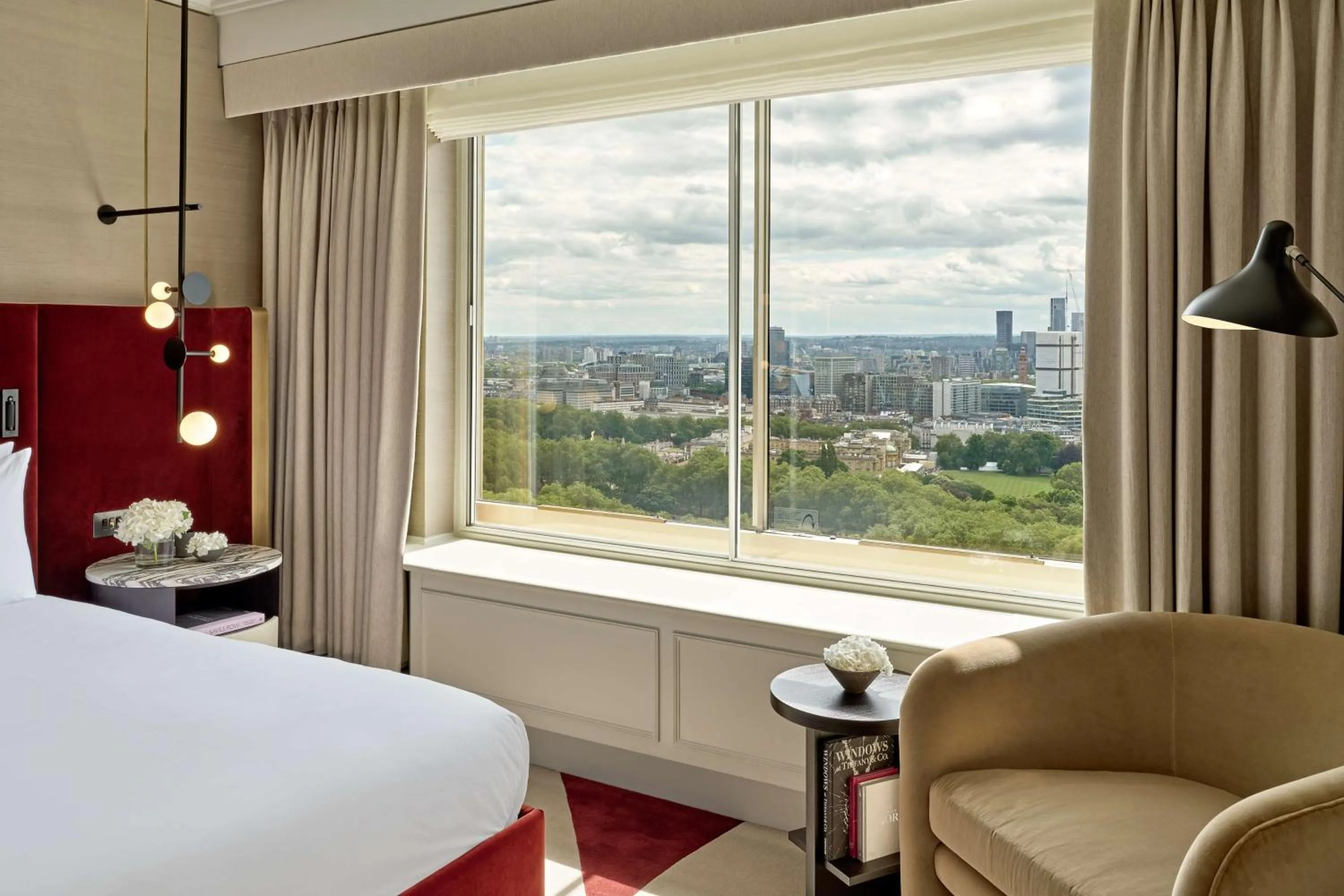View (from property/room), Bed in London Hilton on Park Lane
