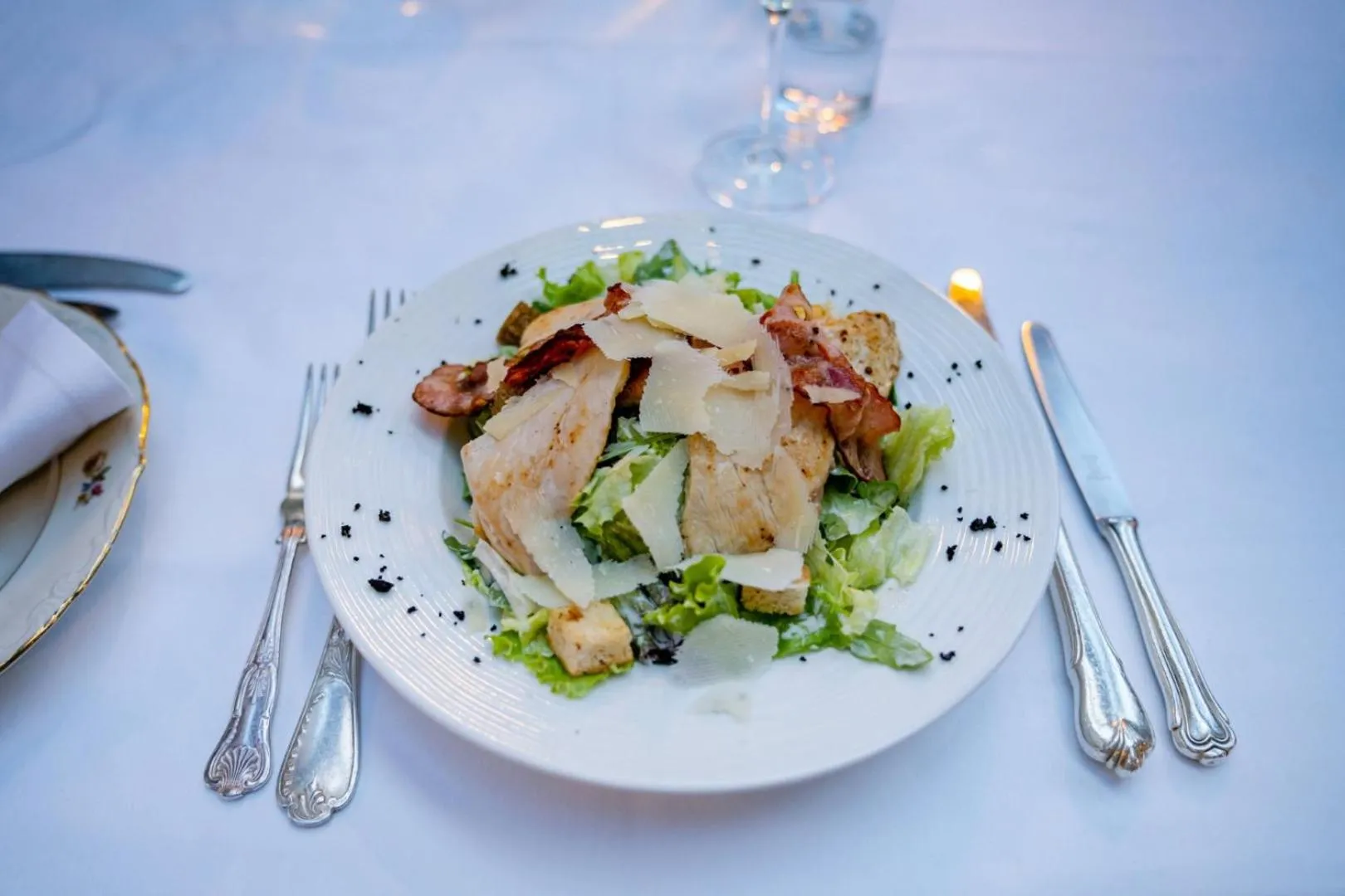 Restaurant/places to eat in Old Legends Hotel