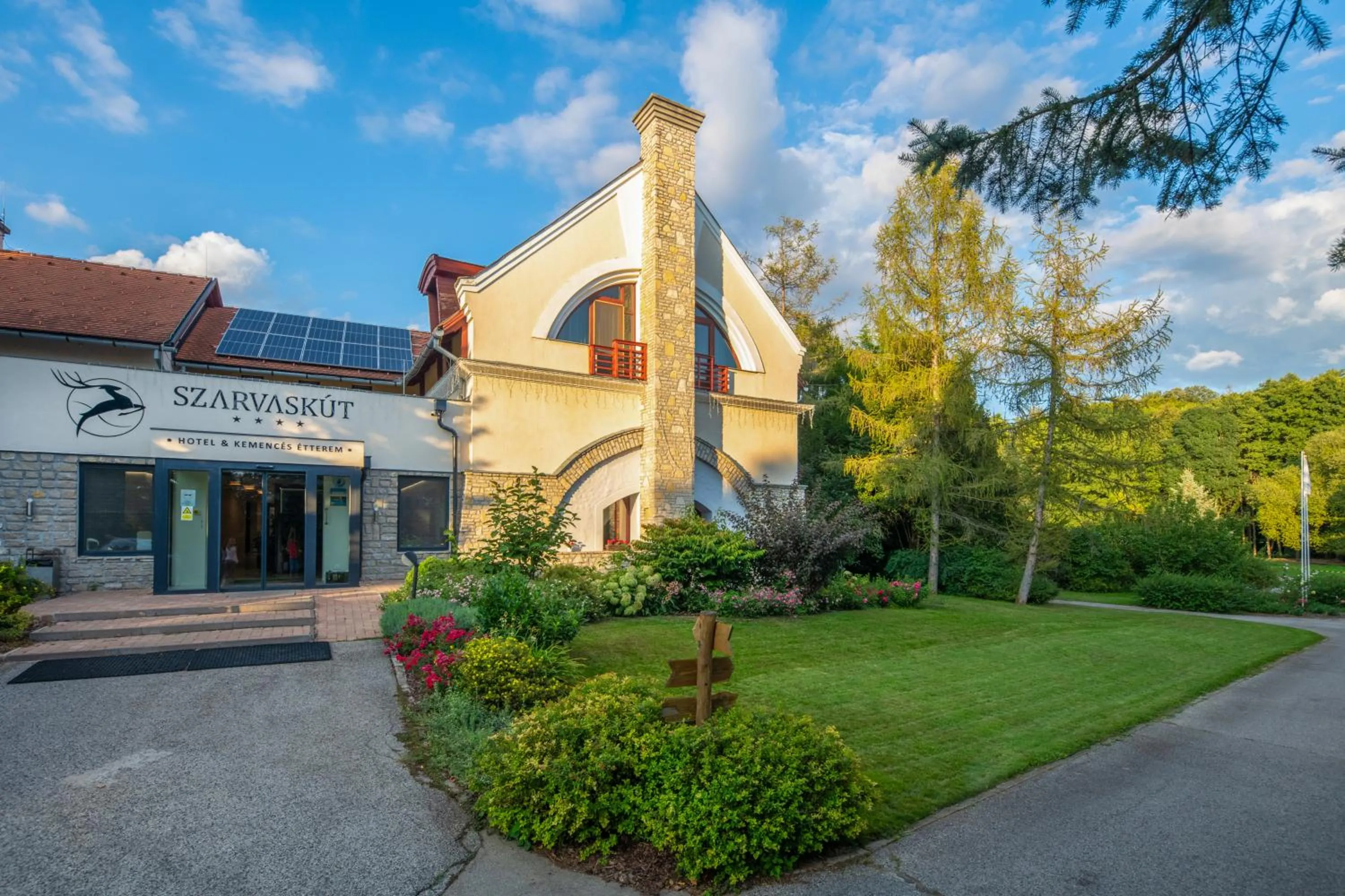 Property building in Szarvaskút Hotel