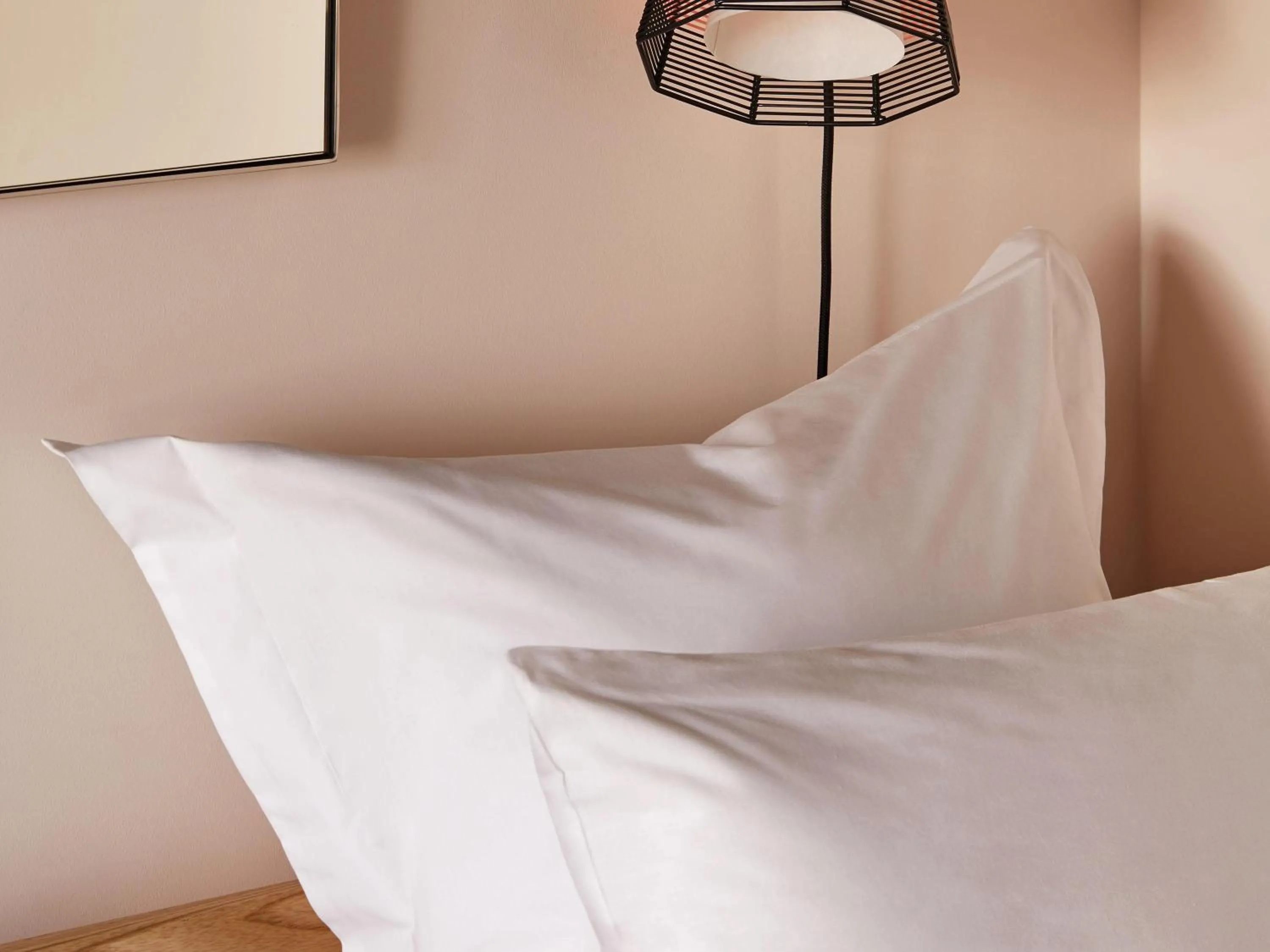 Bedroom, Bed in Mama Shelter London - Shoreditch