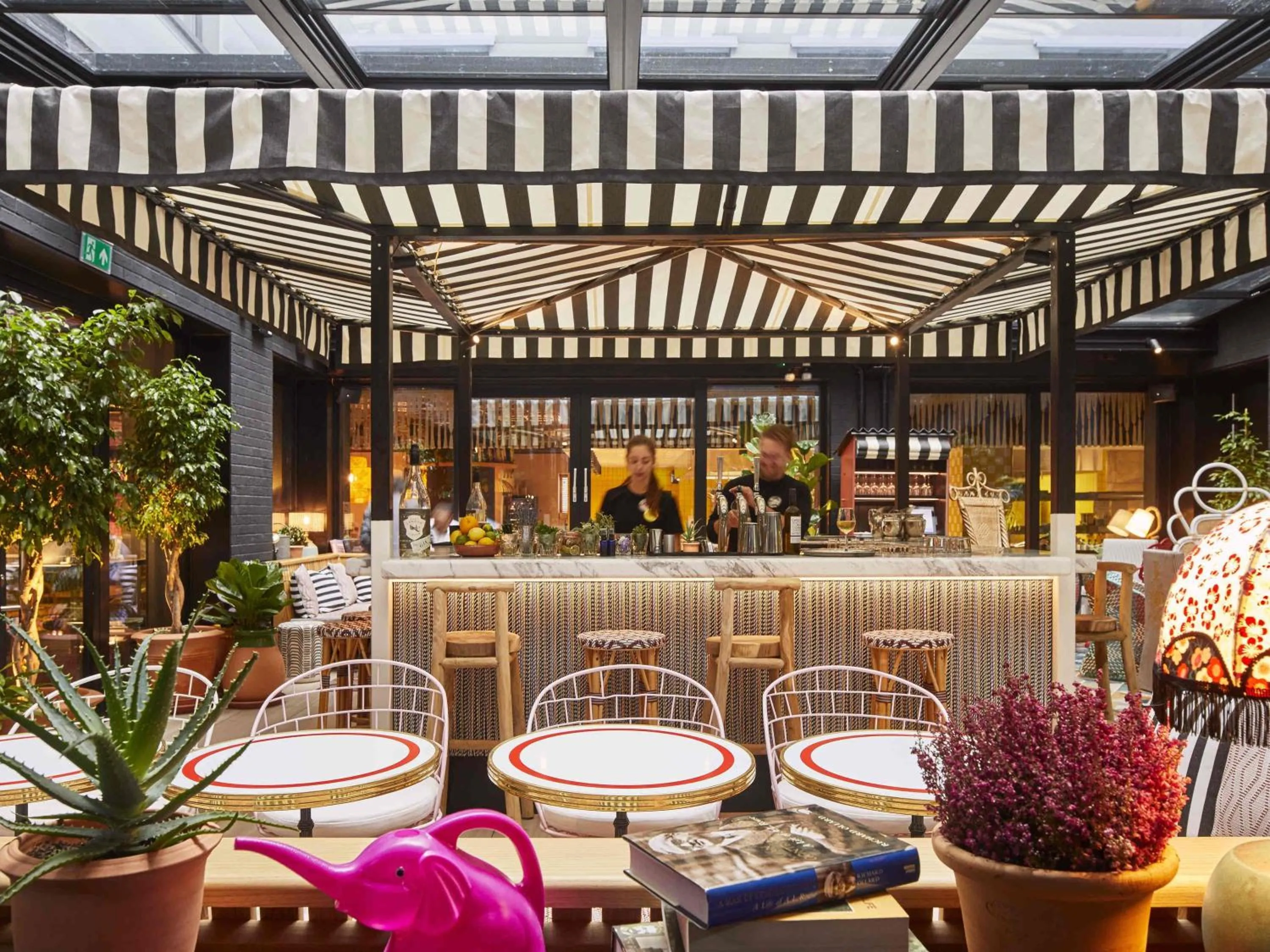 Lounge or bar in Mama Shelter London - Shoreditch