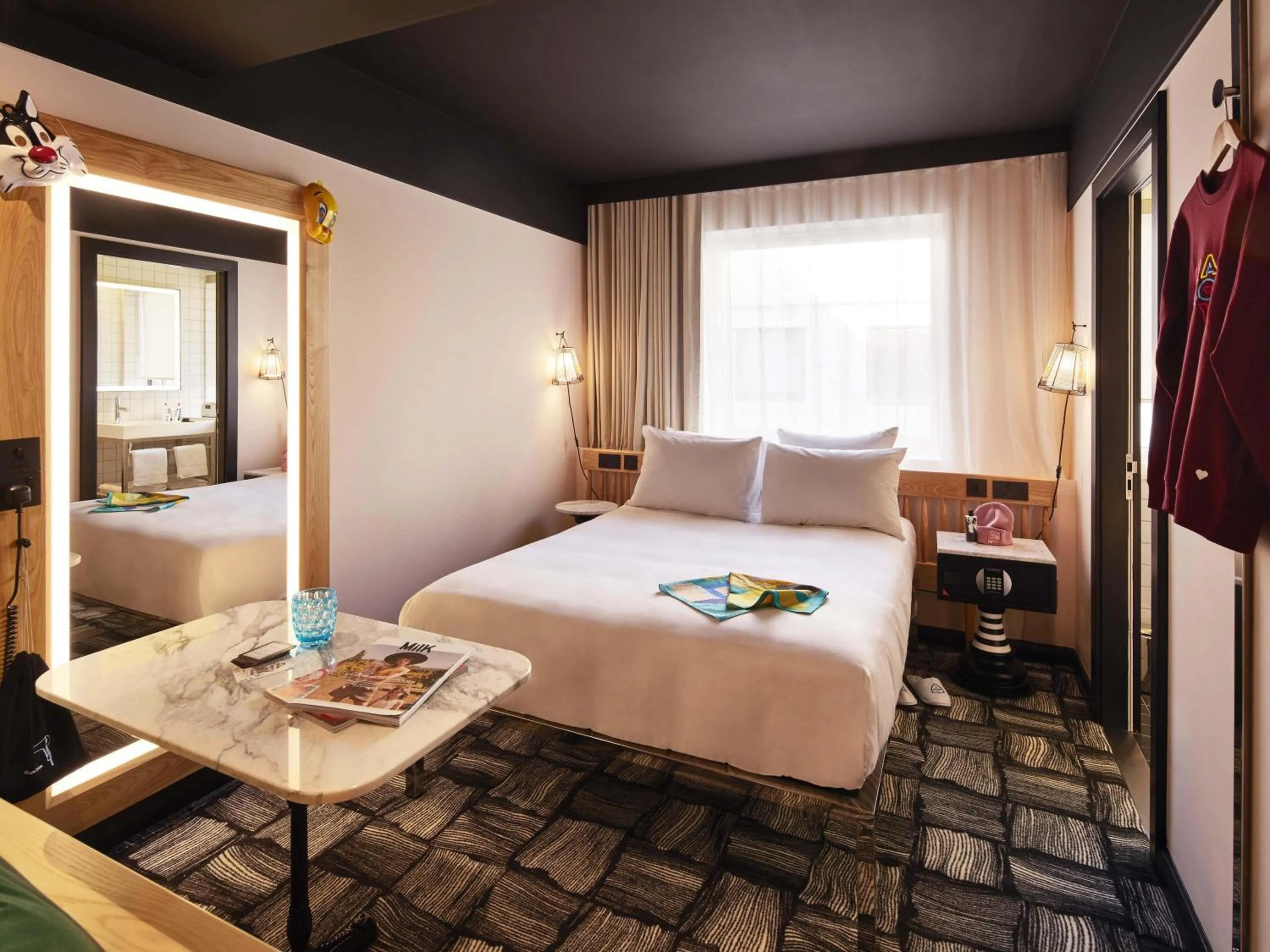 Bedroom, Bed in Mama Shelter London - Shoreditch