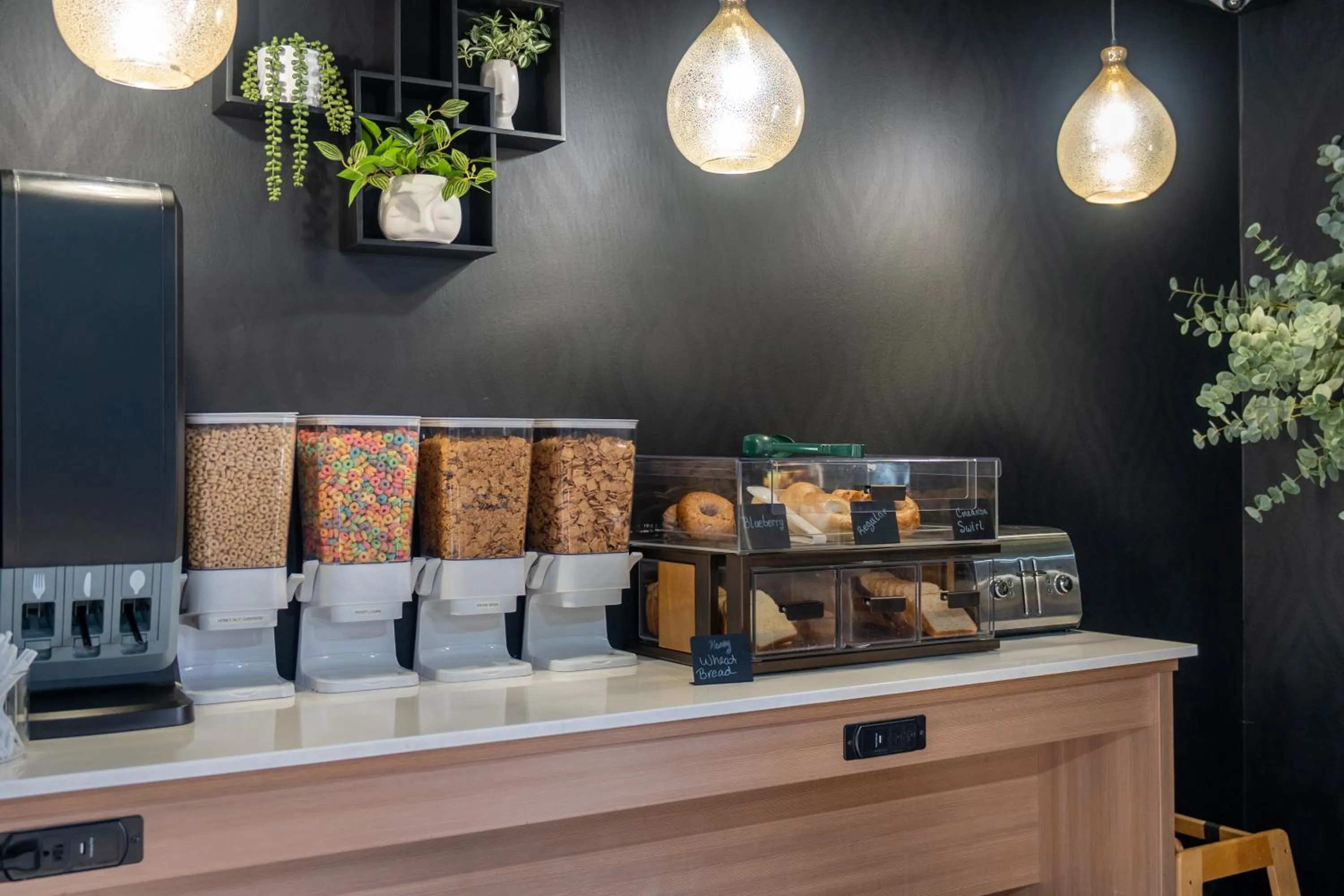 Coffee/tea facilities in The Block Hotel