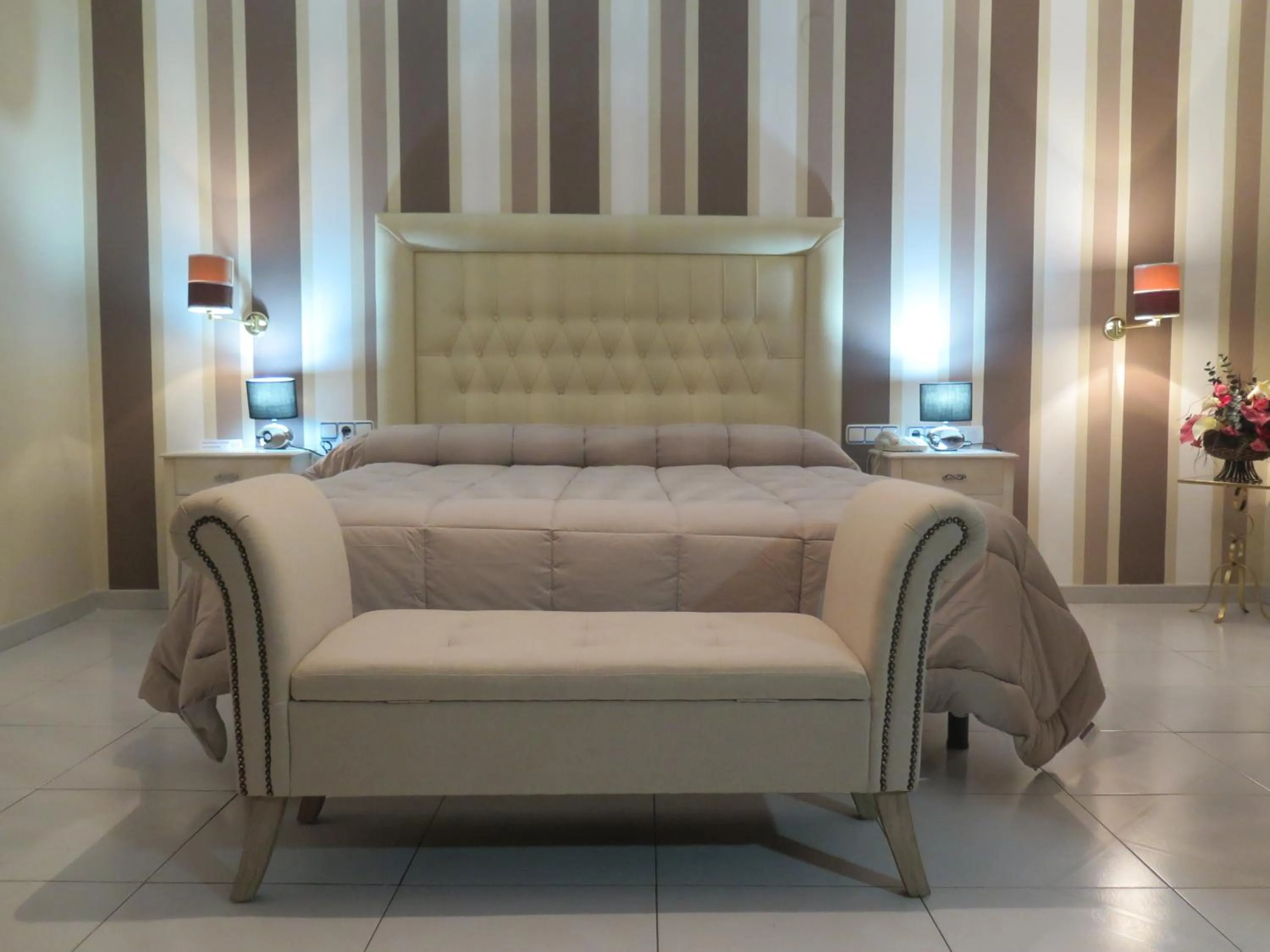 Bed in Hotel Restaurante Boabdil