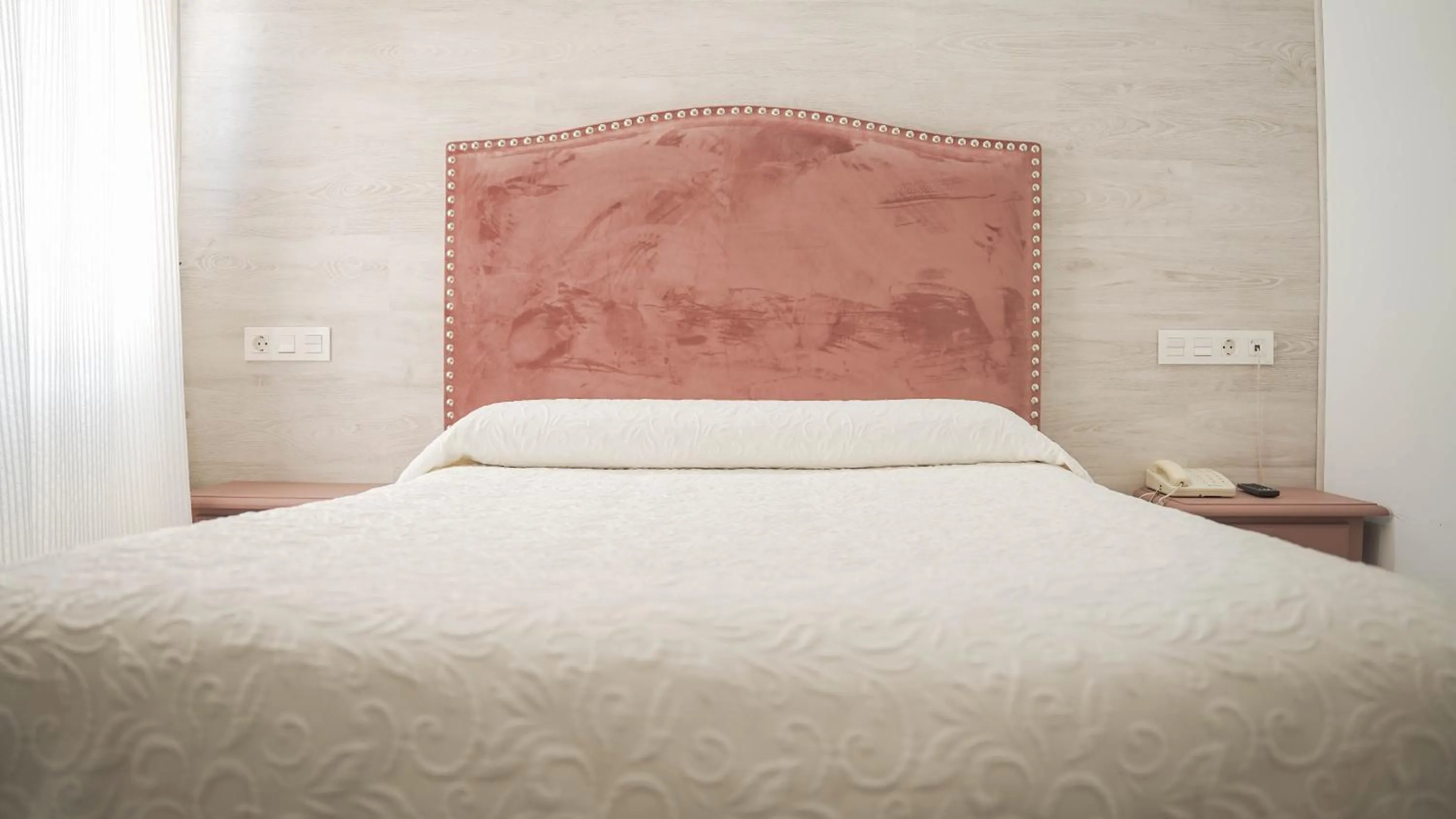 Bed in Hotel Restaurante Boabdil