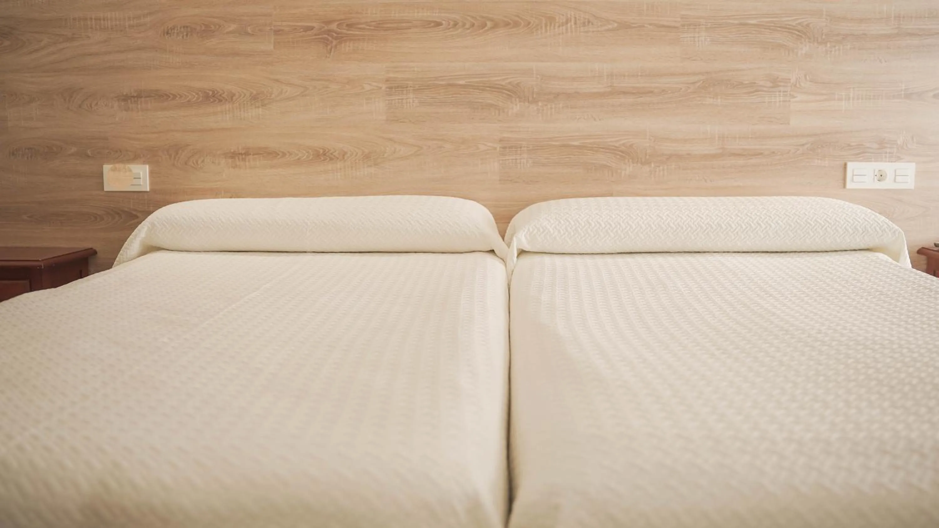 Bed in Hotel Restaurante Boabdil