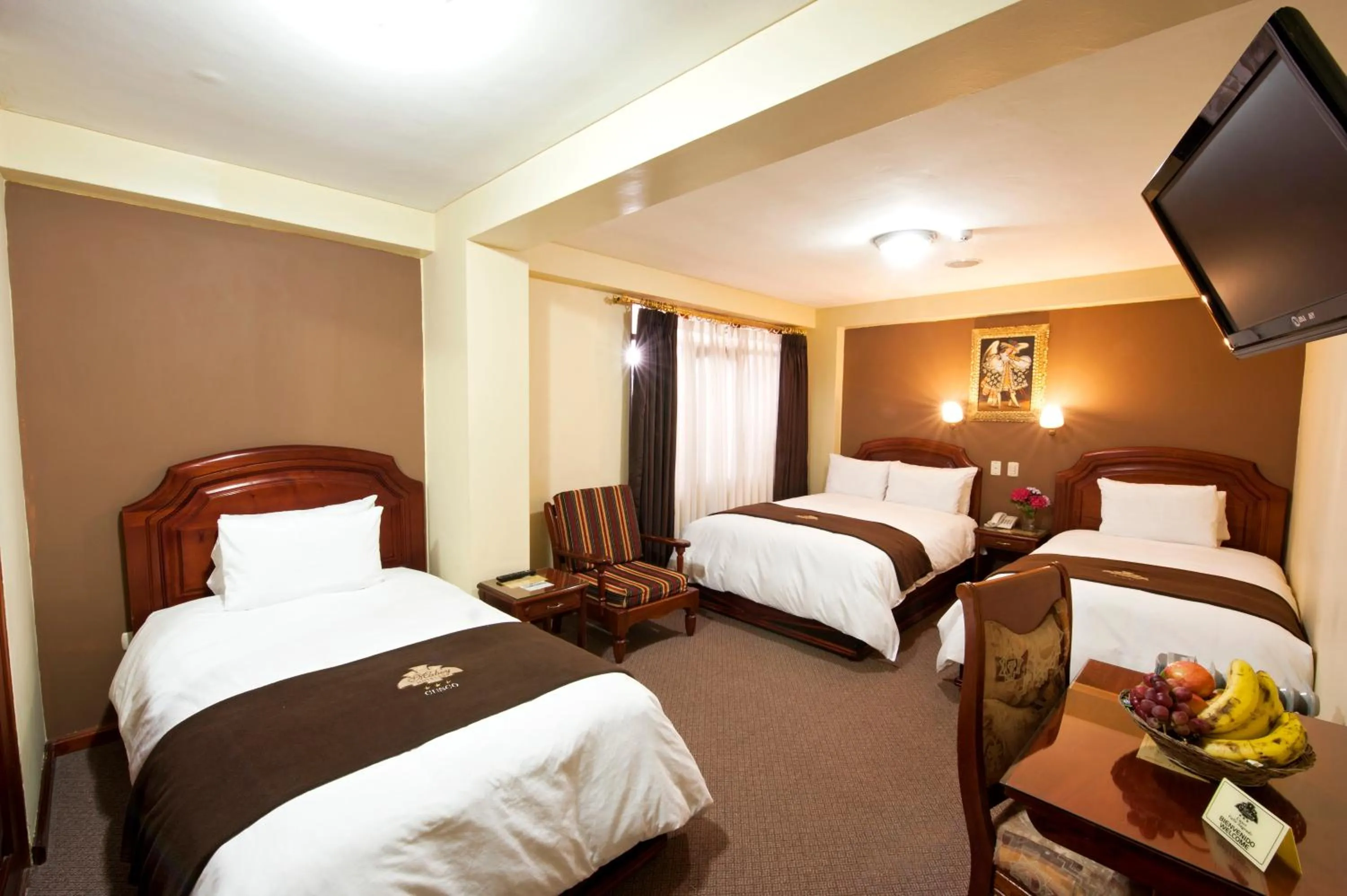 Photo of the whole room in Hotel Mabey Cusco