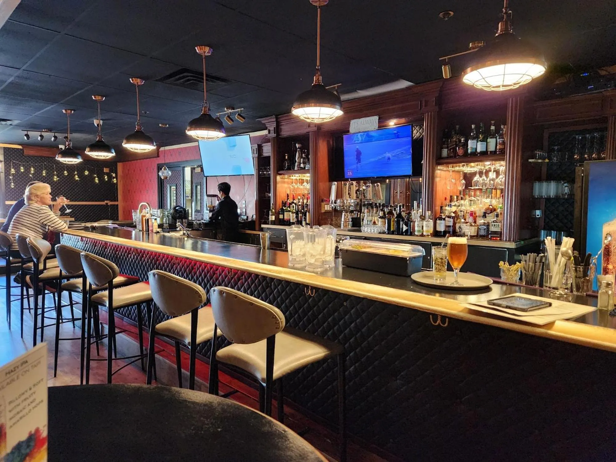Lounge or bar in Sternwheeler Hotel & Conference Centre, Trademark by Wyndham