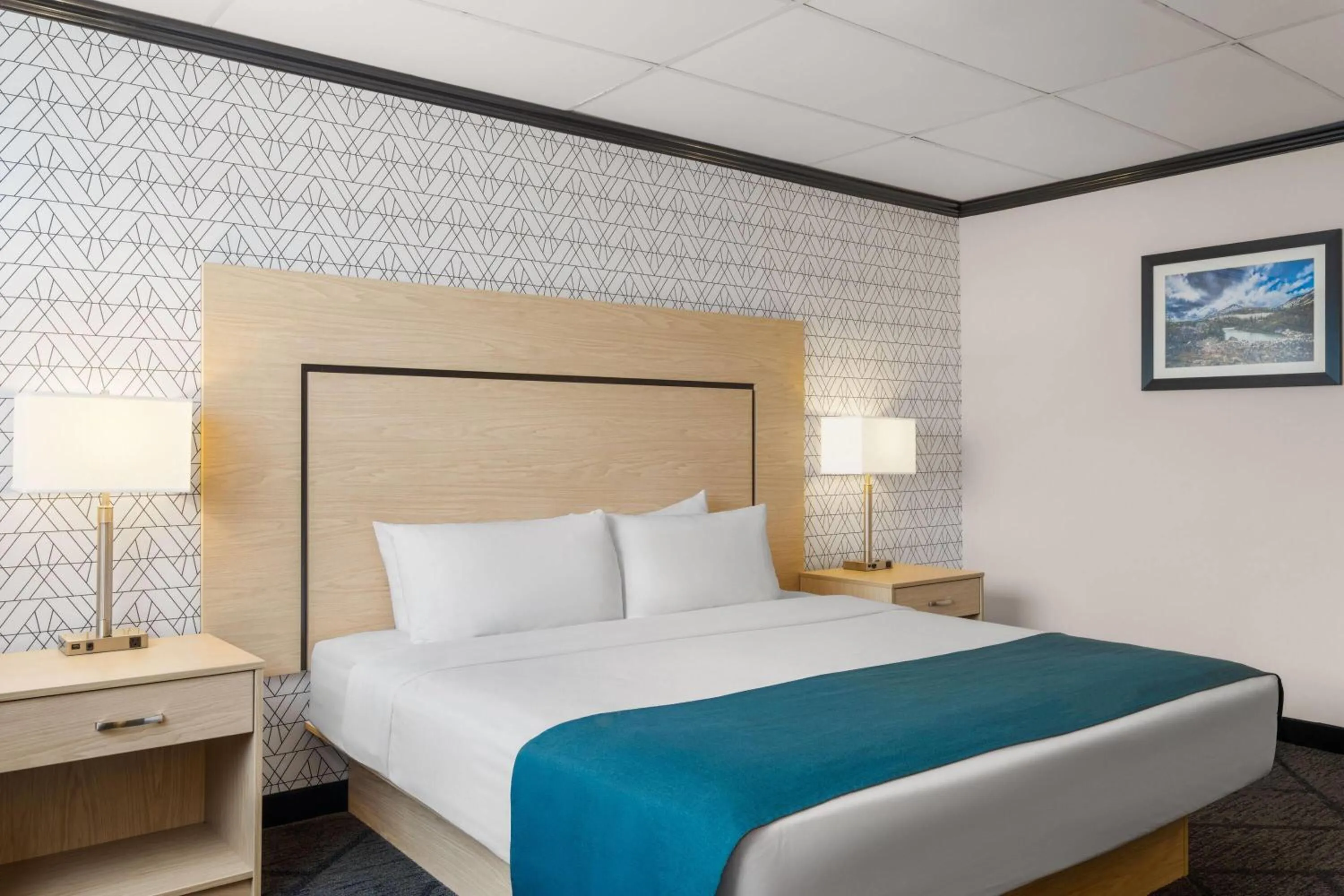 Photo of the whole room, Bed in Sternwheeler Hotel & Conference Centre, Trademark by Wyndham