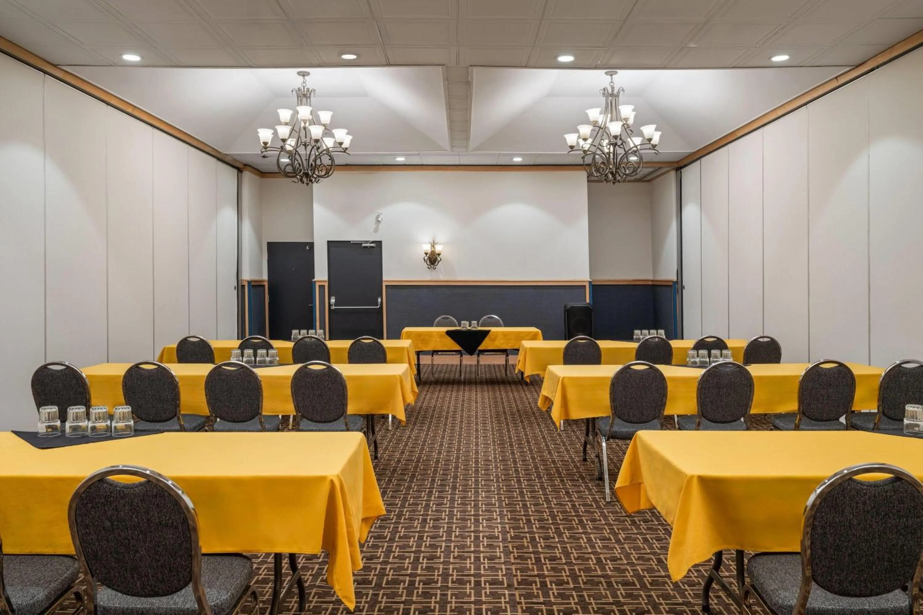 Meeting/conference room in Sternwheeler Hotel & Conference Centre, Trademark by Wyndham