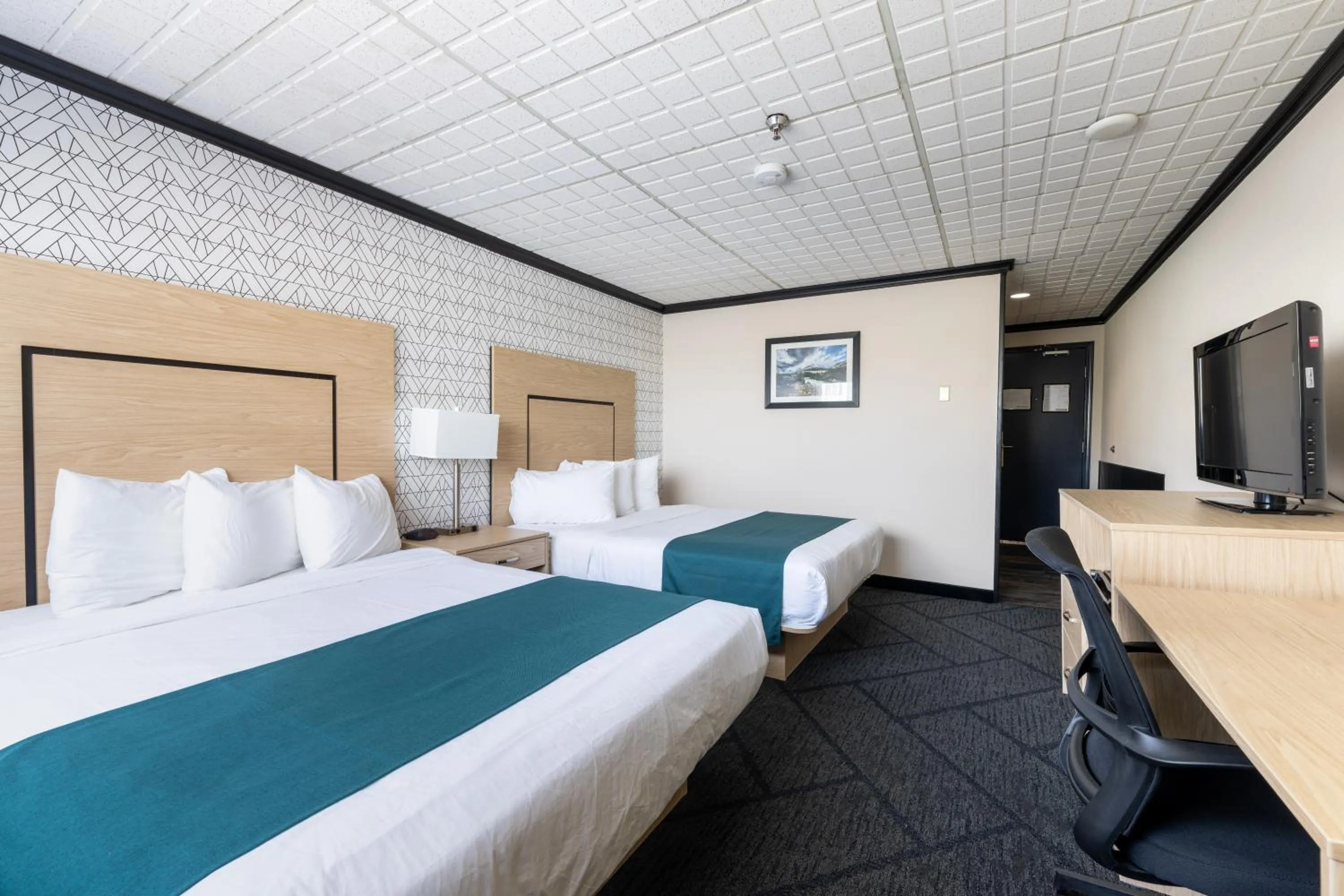 Bed in Sternwheeler Hotel & Conference Centre, Trademark by Wyndham