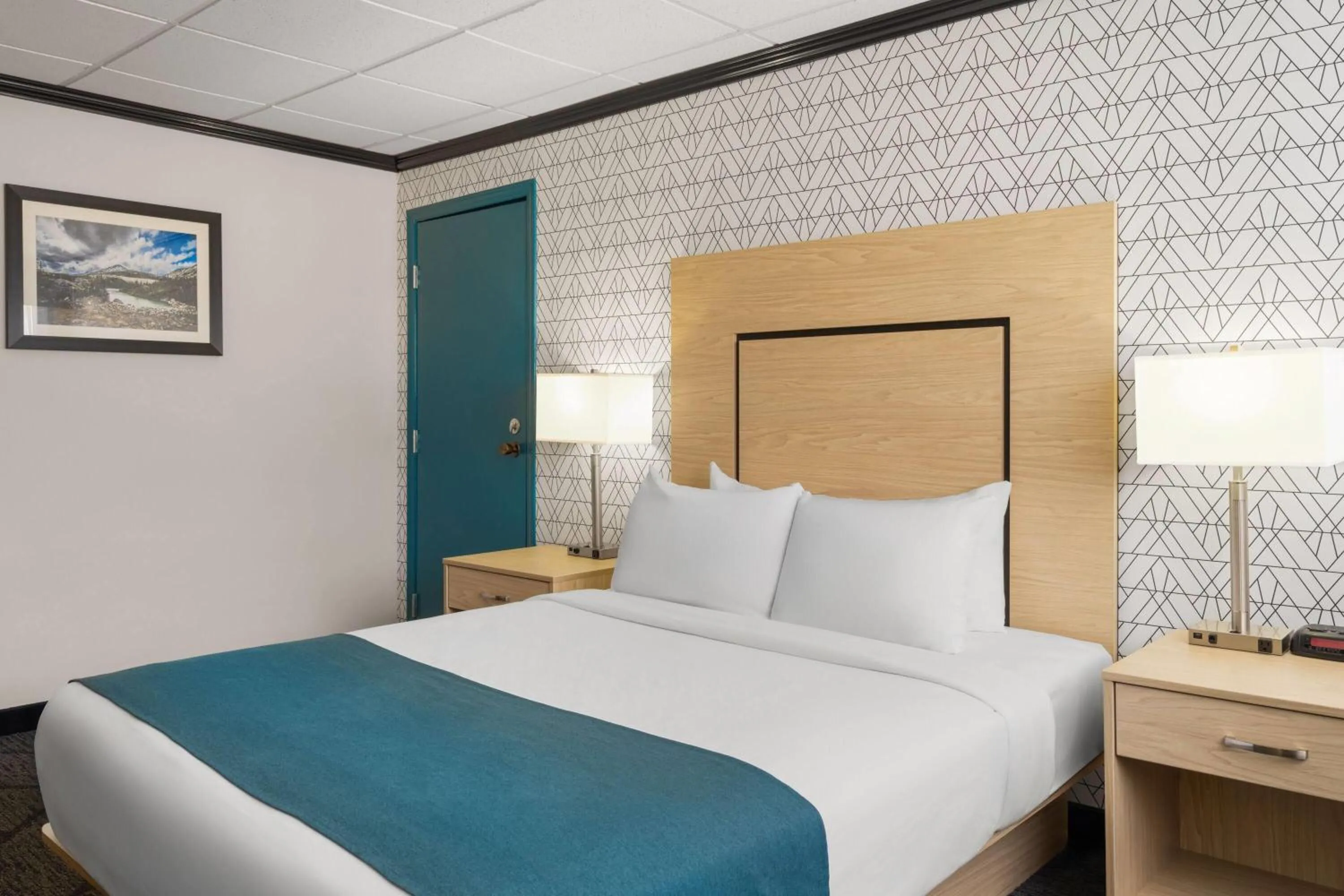 Photo of the whole room, Bed in Sternwheeler Hotel & Conference Centre, Trademark by Wyndham