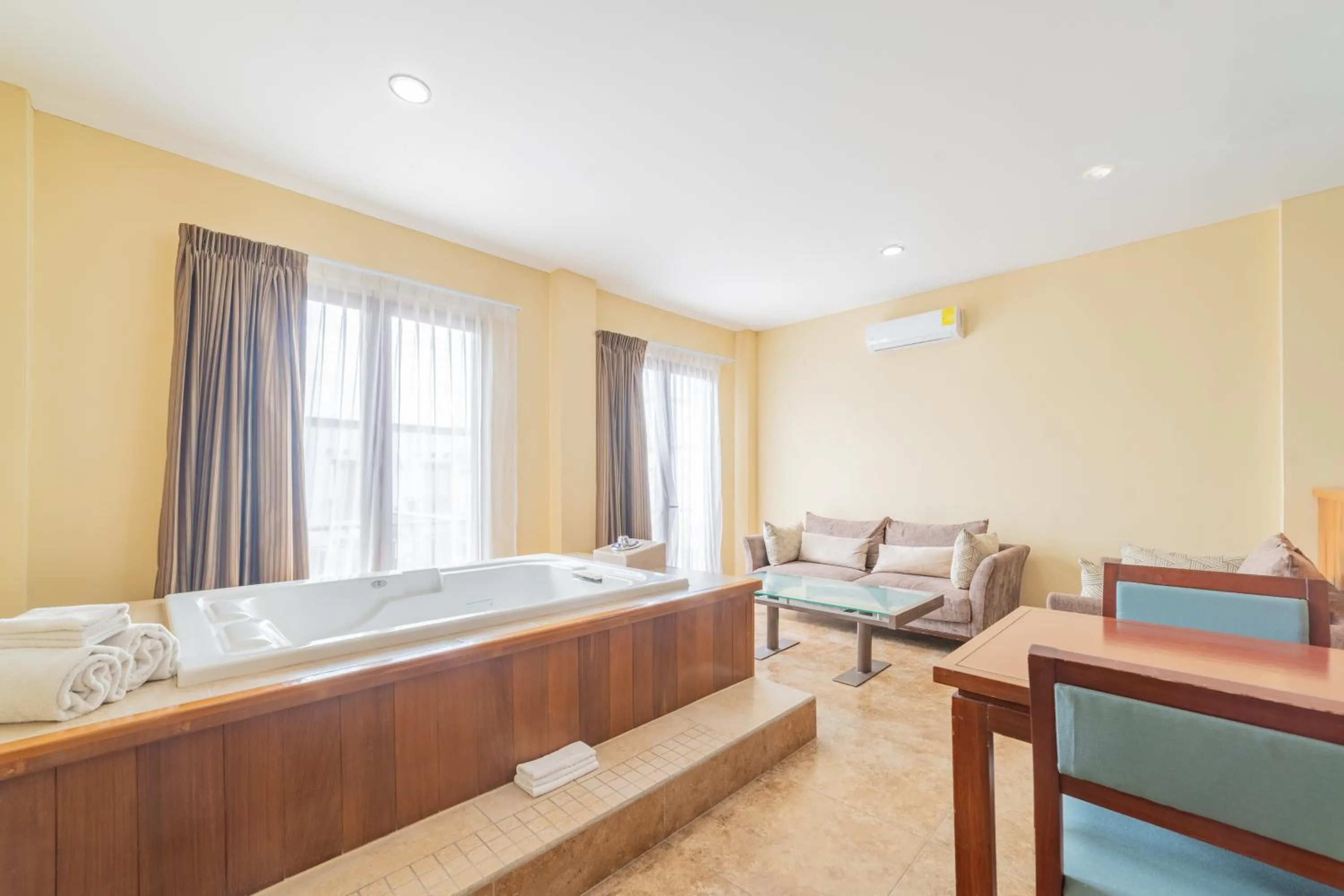 Photo of the whole room, Bed in Seven Crown La Paz Centro Historico