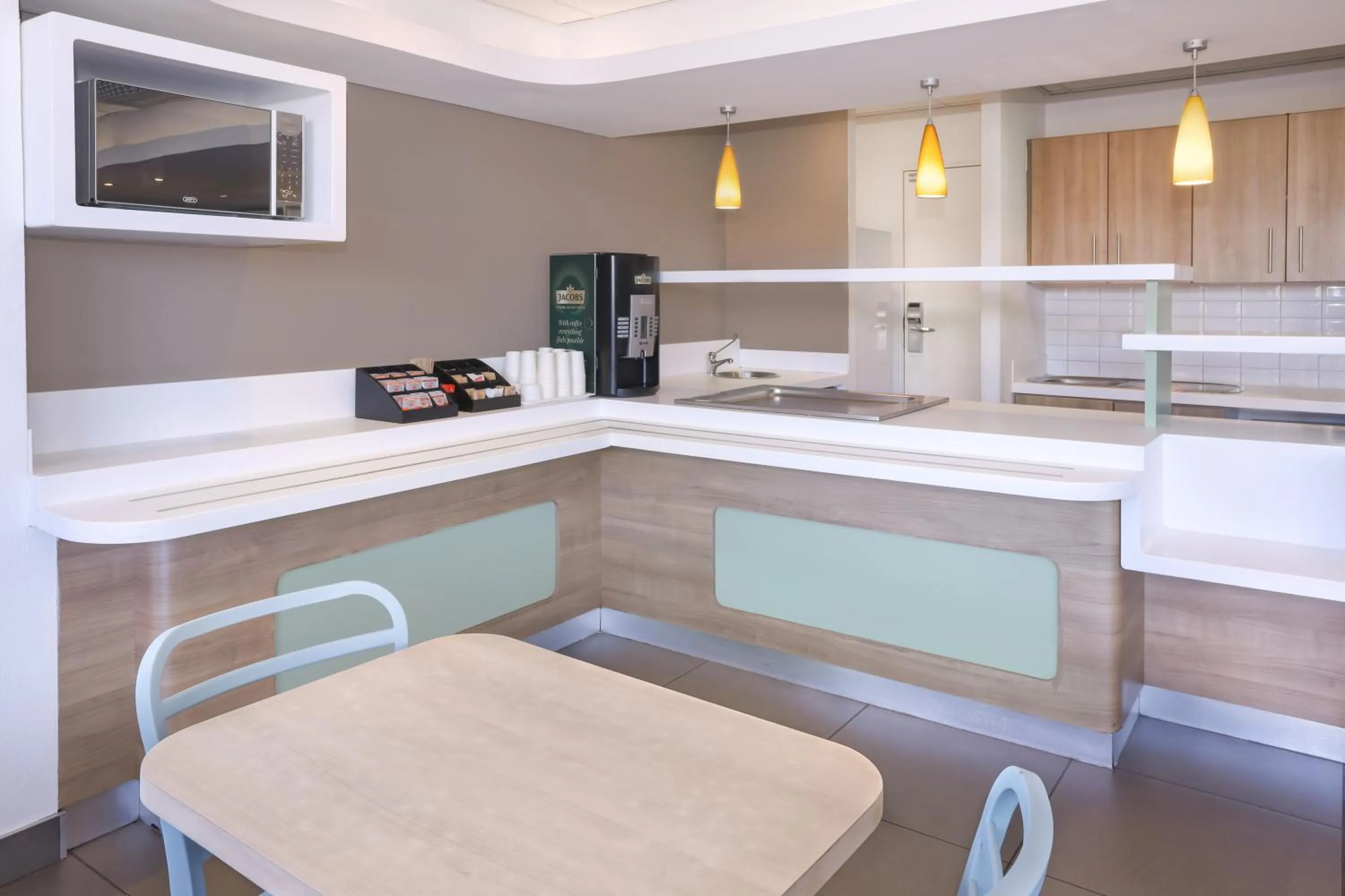 Coffee/tea facilities in SUN1 ALBERTON