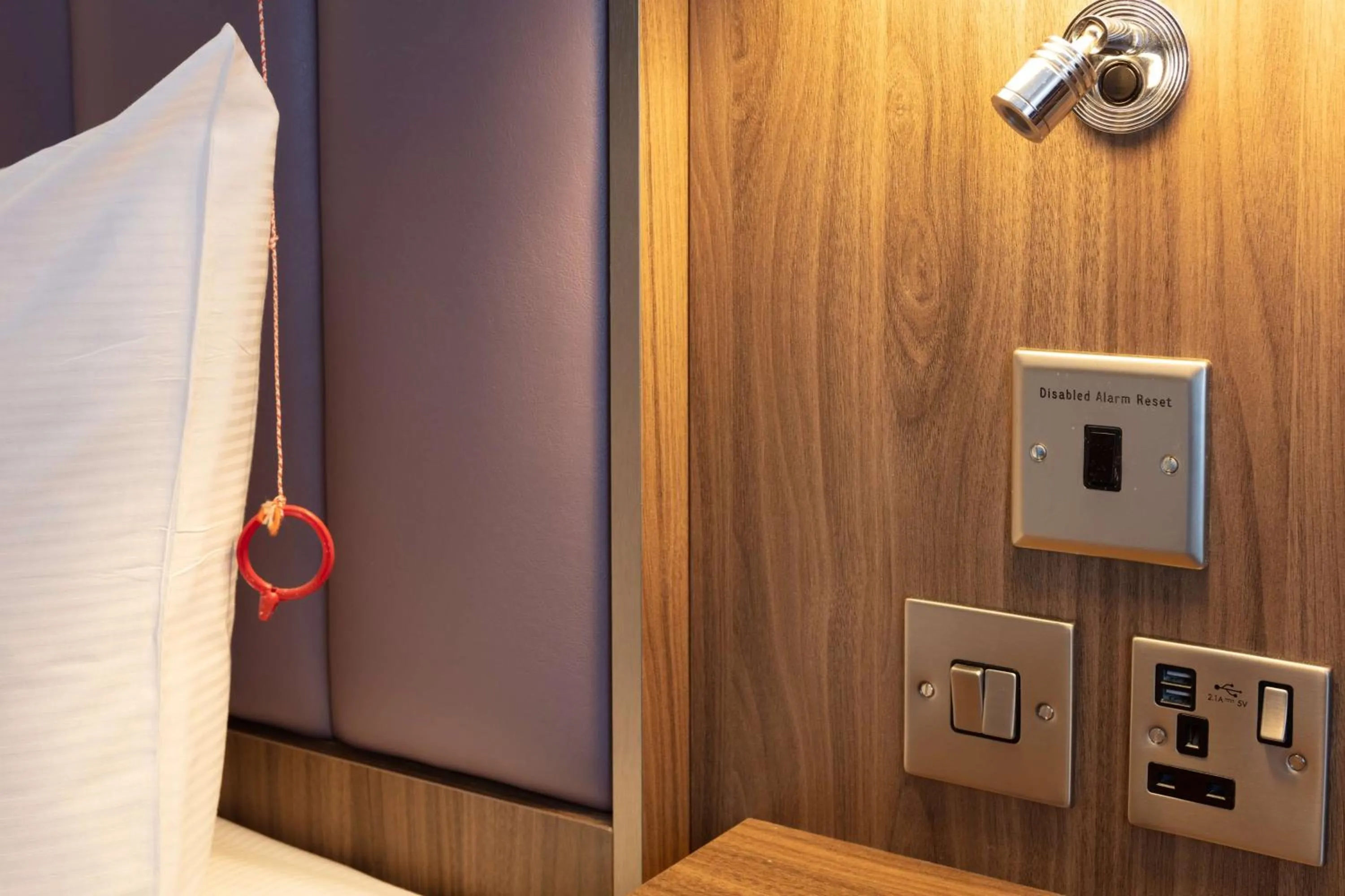 Bedroom in DoubleTree by Hilton Edinburgh Airport