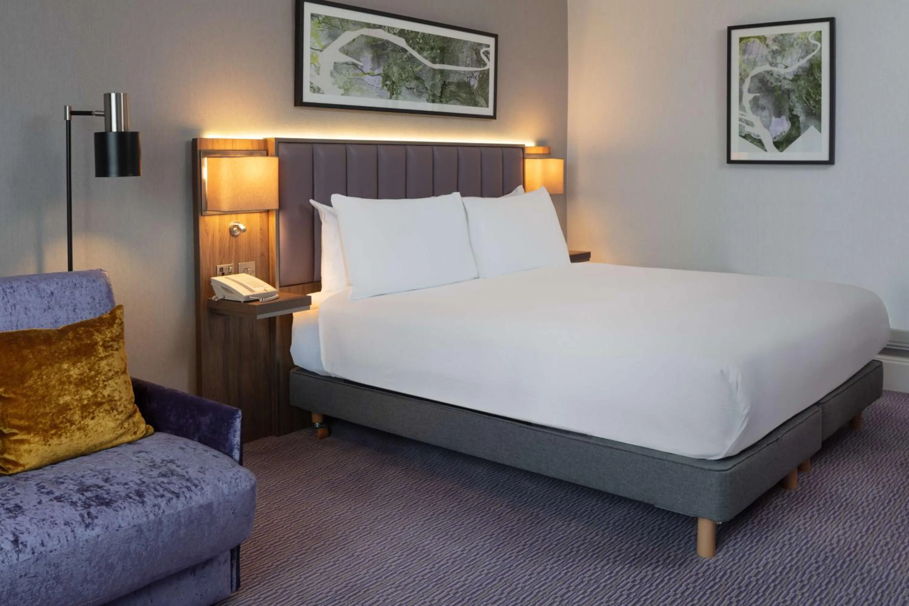 Bed in DoubleTree by Hilton Edinburgh Airport