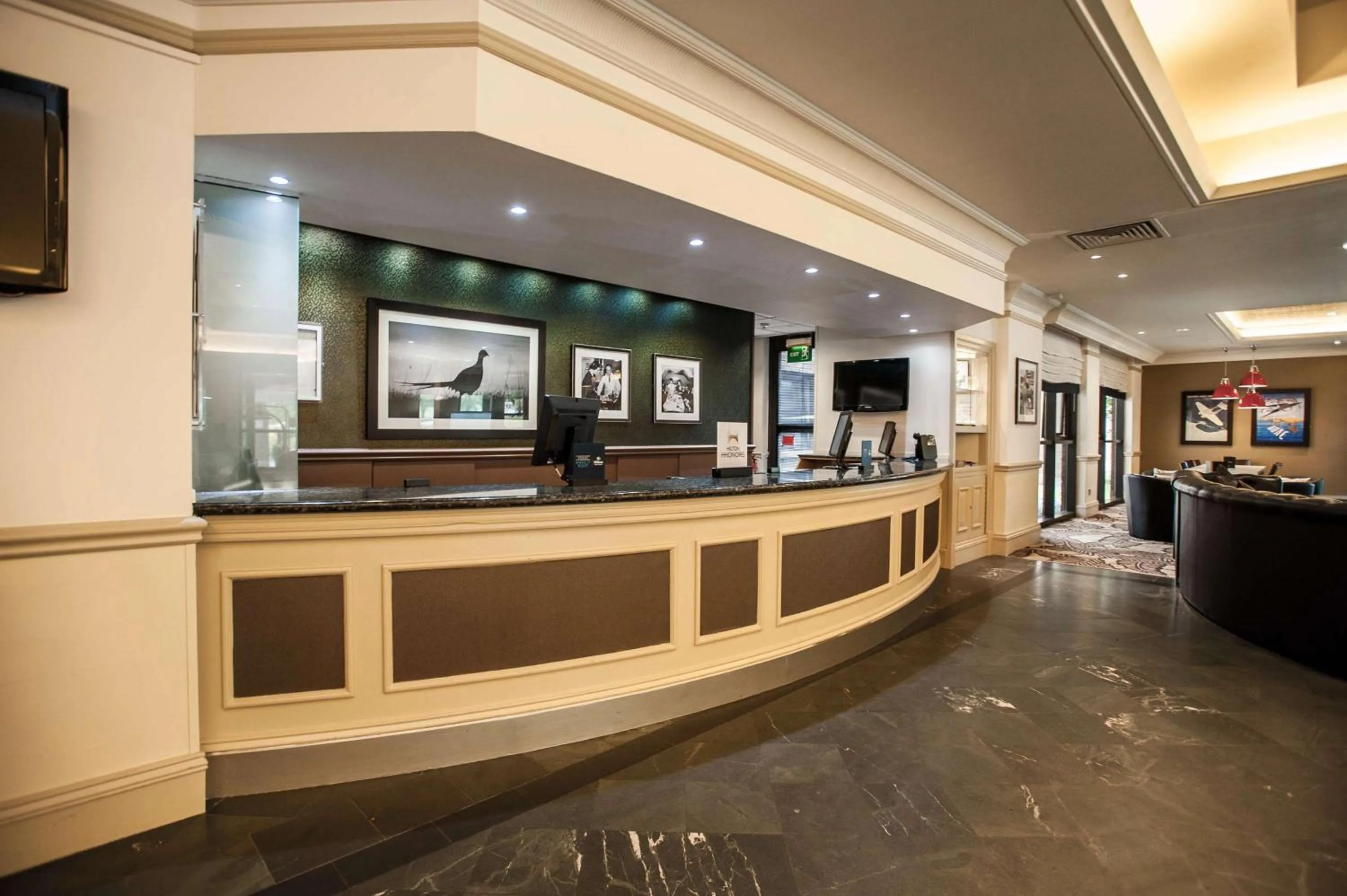 Lobby or reception in DoubleTree by Hilton Edinburgh Airport
