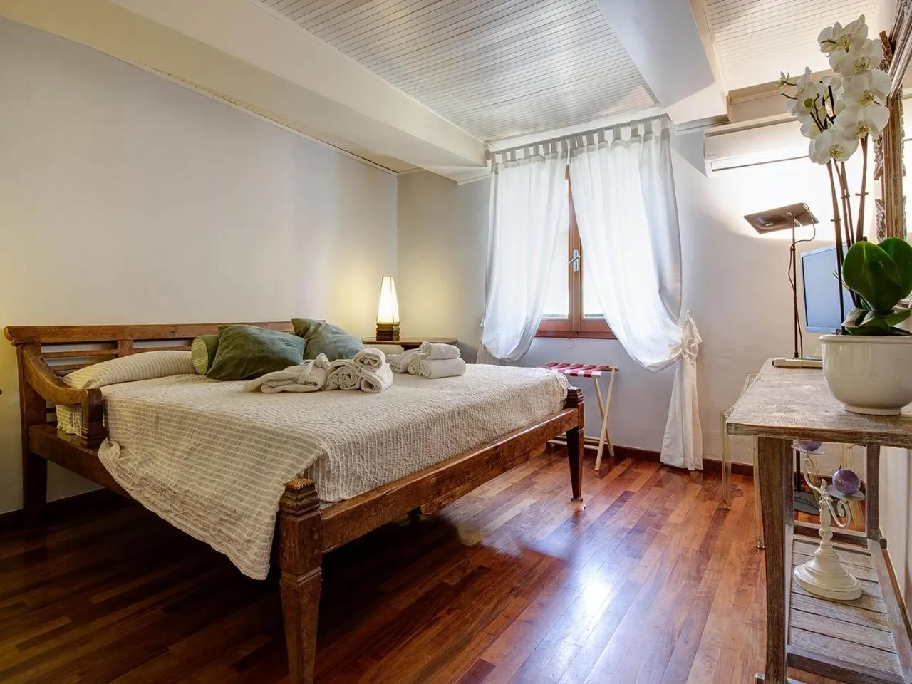 Bed in Your Florence