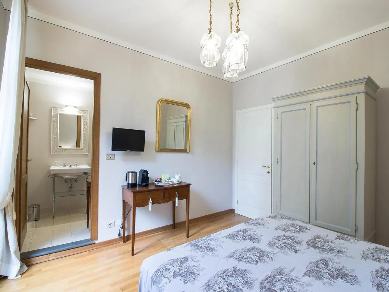 Bed in Your Florence