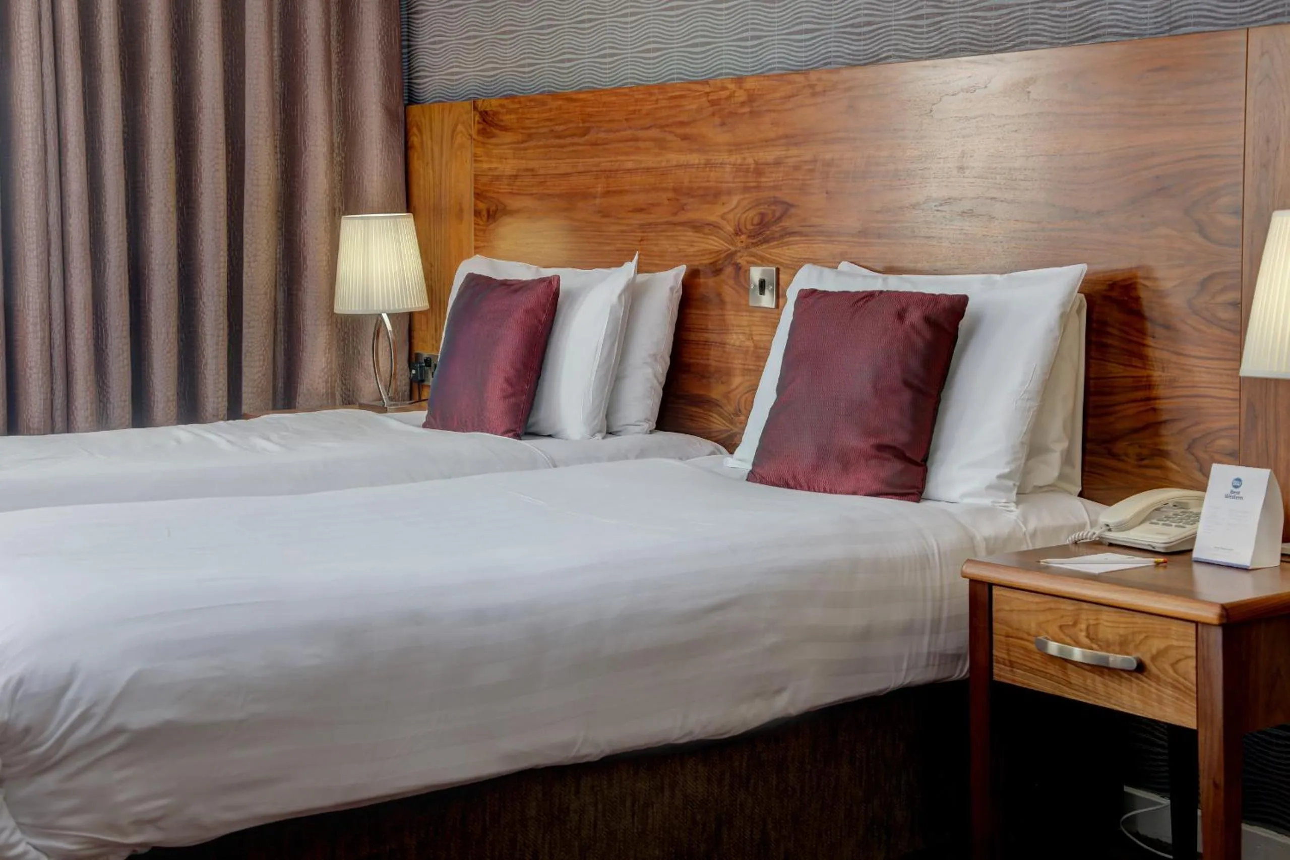 Bed in Best Western Kings Manor