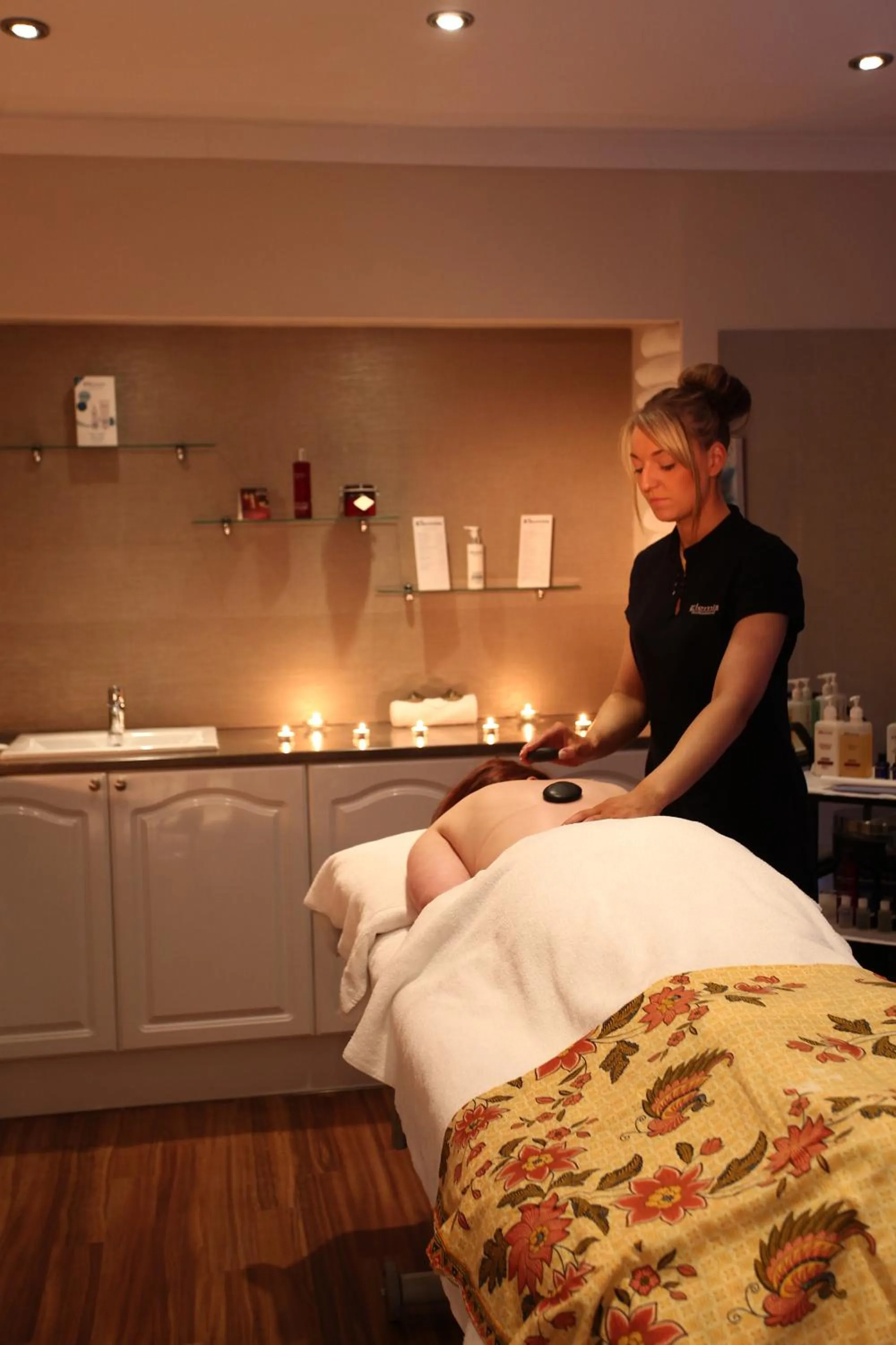 People in Best Western Kings Manor