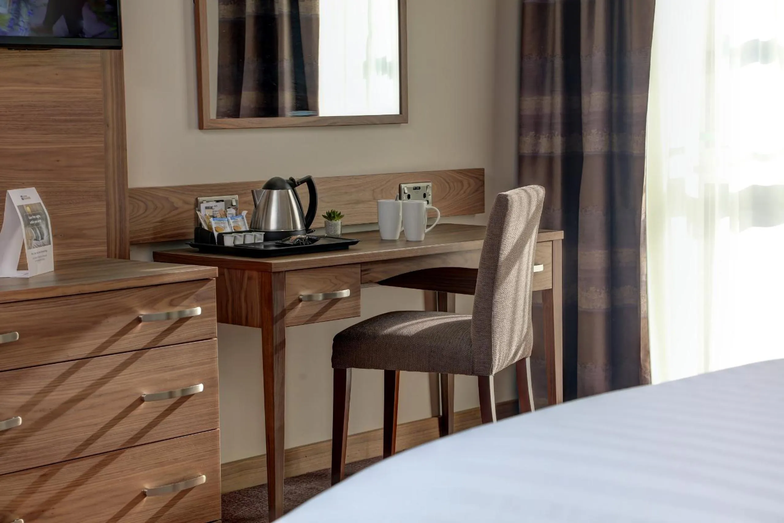 Food and drinks, Bed in Best Western Kings Manor