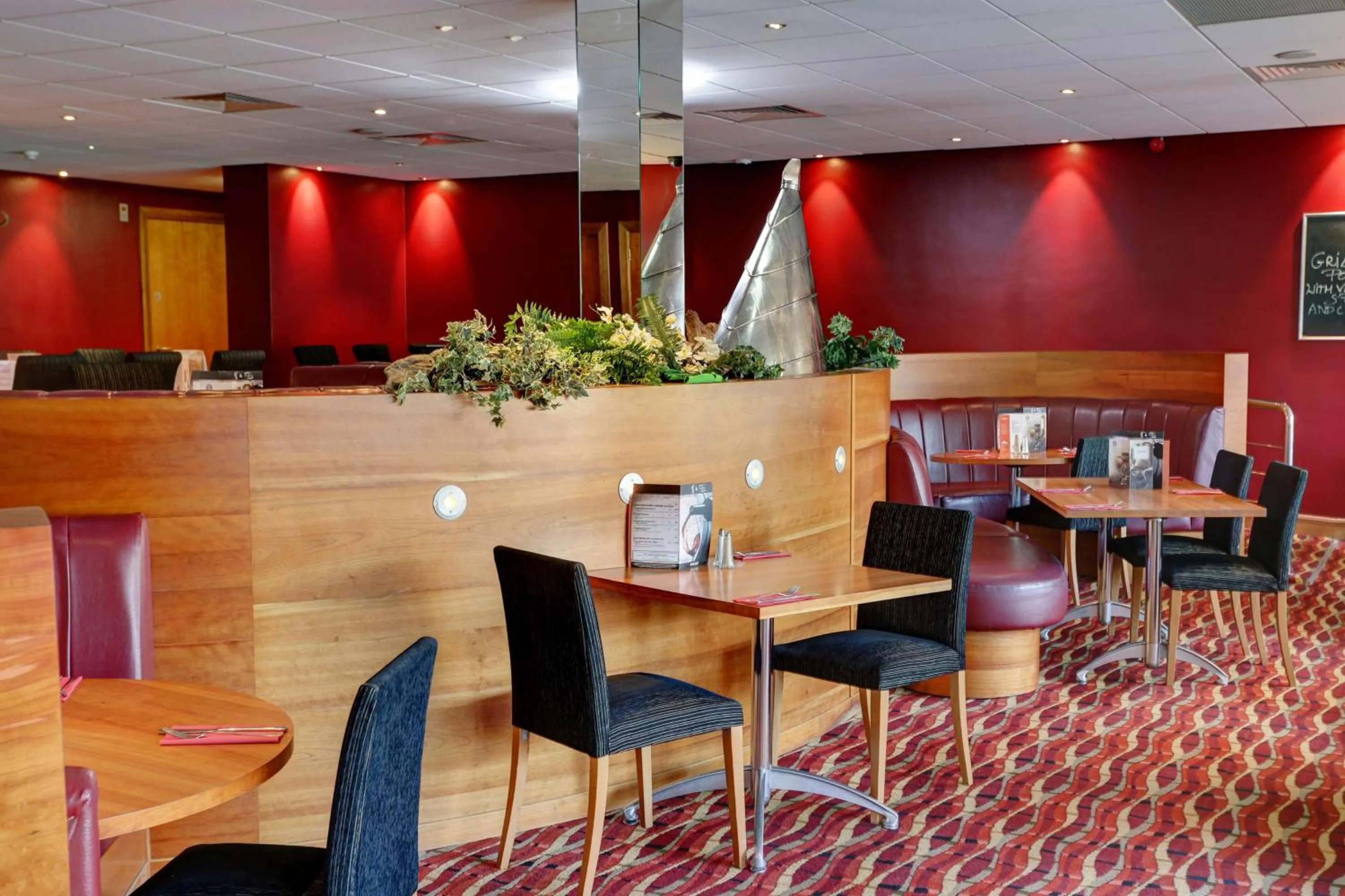 Restaurant/places to eat in Best Western Kings Manor