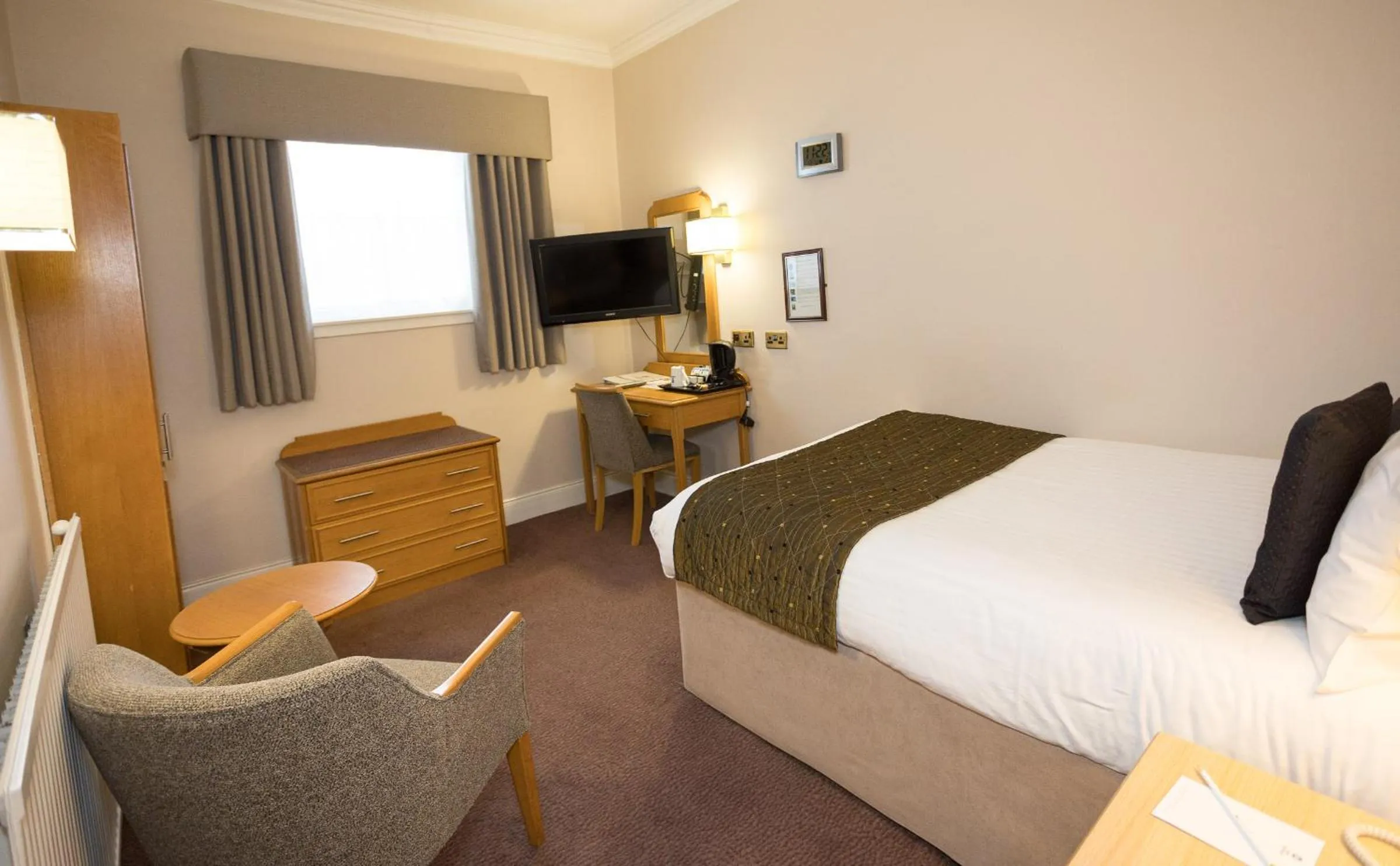 Bedroom, Bed in Best Western Kings Manor