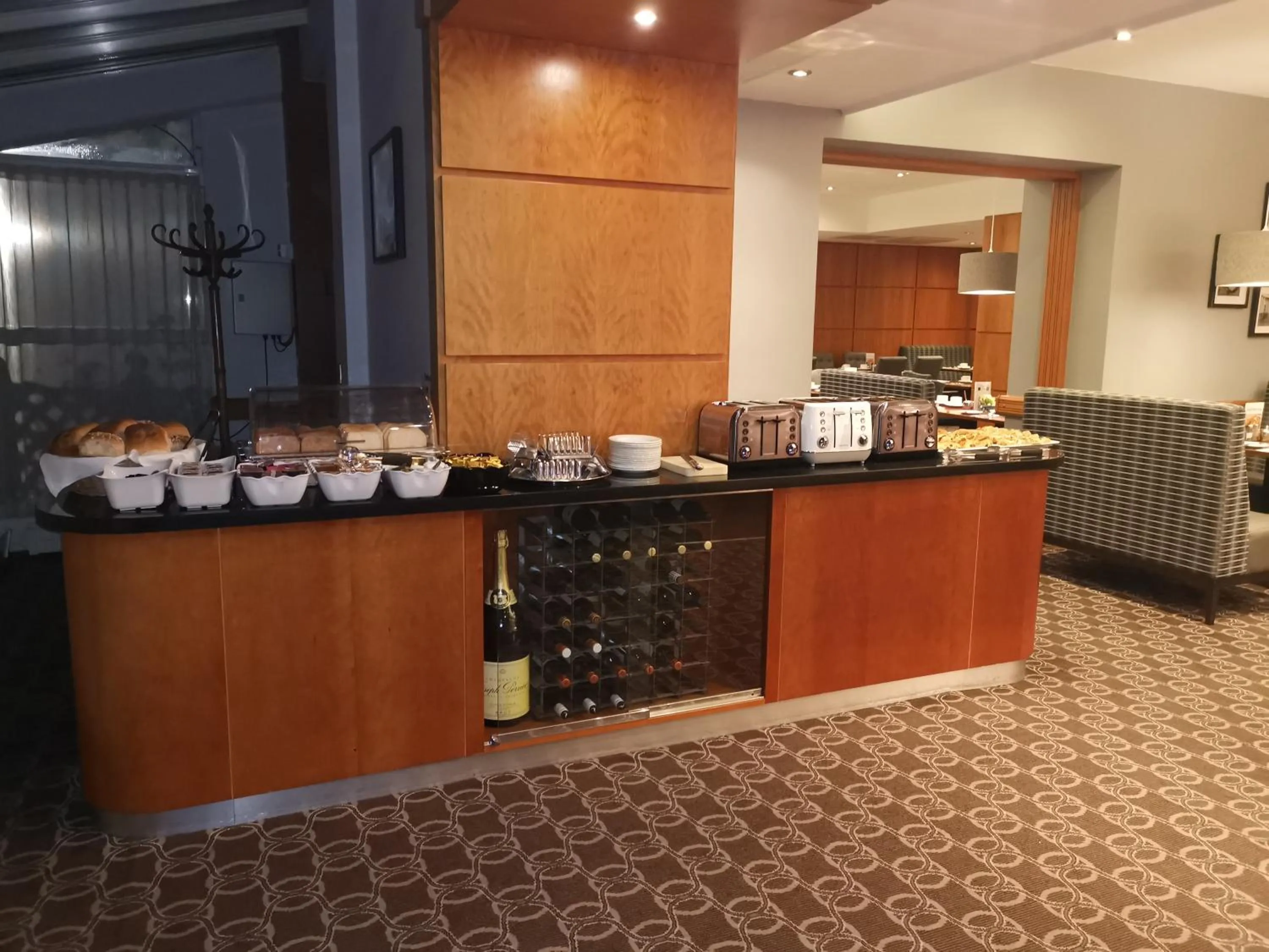 Buffet breakfast in Best Western Kings Manor