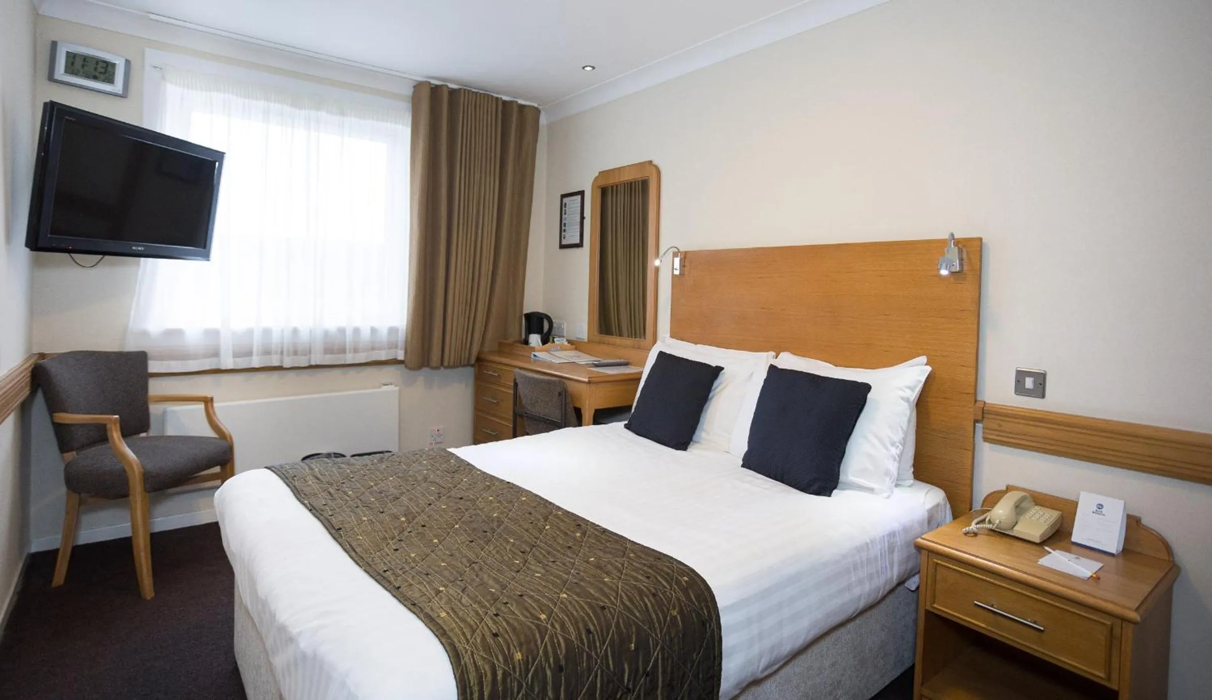 Bedroom, Bed in Best Western Kings Manor