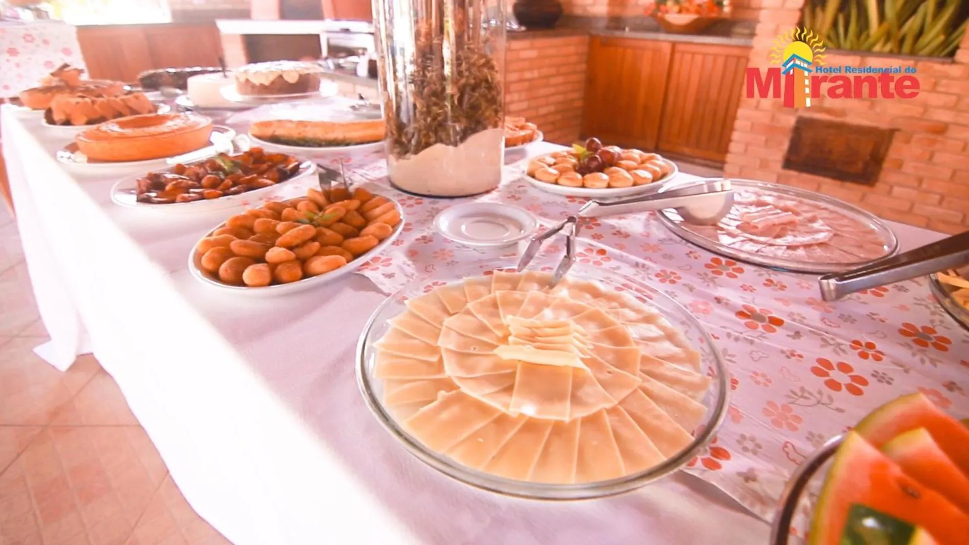 Buffet breakfast in Hotel Residencial do Mirante